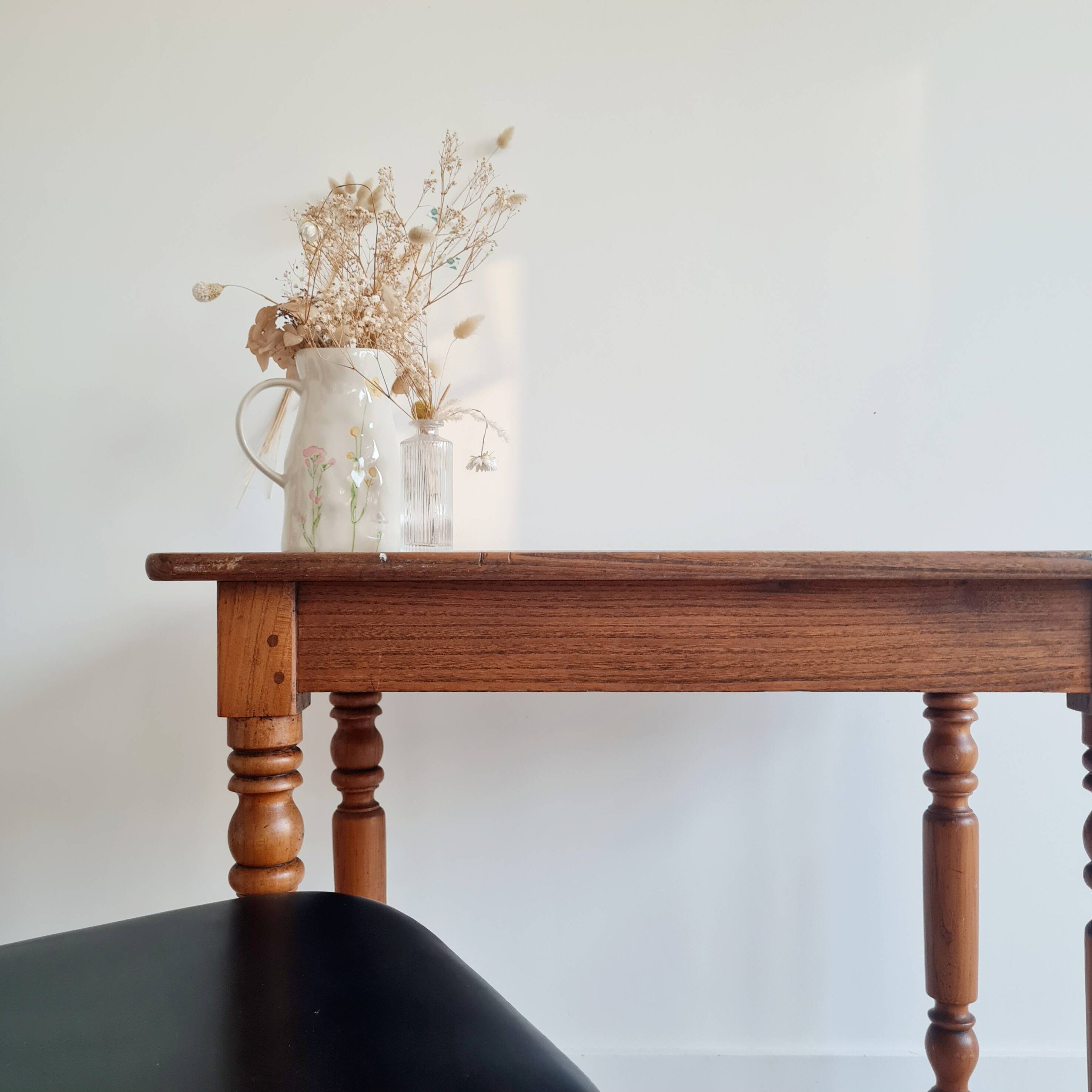 Table ancienne - bureau en bois massif pieds tournés