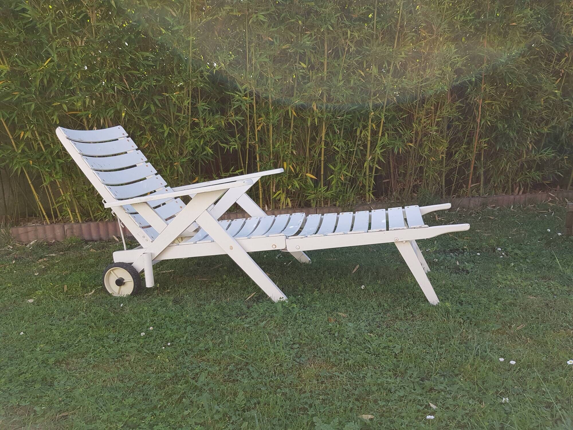 Lounge Chair or Lounger wooden feet compass years 1970