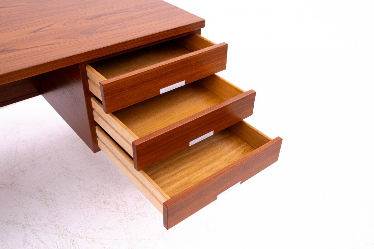 Teak desk, Eigil Petersens Mobelfabrik, Denmark, 1970s.