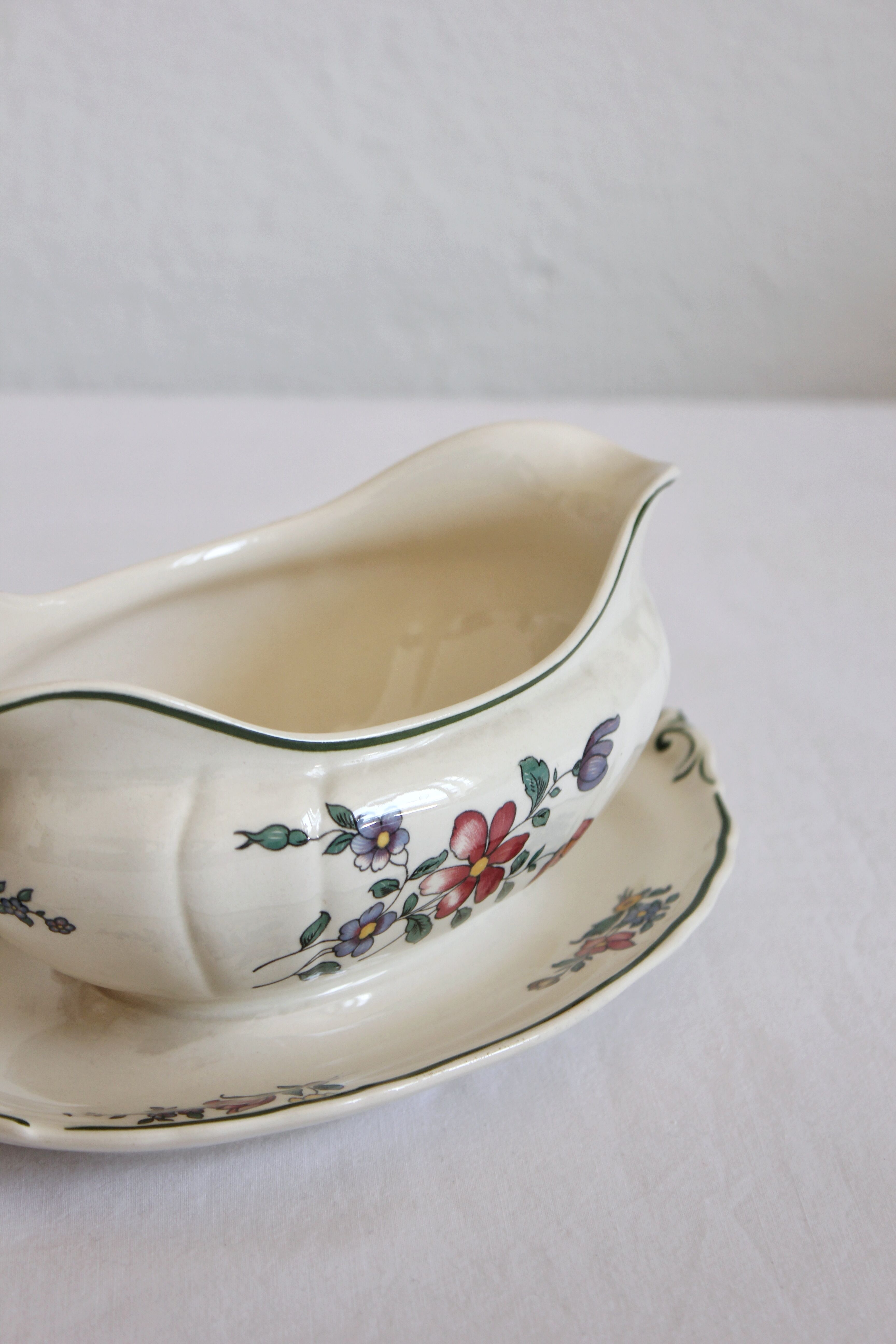 Vintage earthenware sauce boat "Alt Strassburg" or "Old Strasbourg" Villeroy & Boch