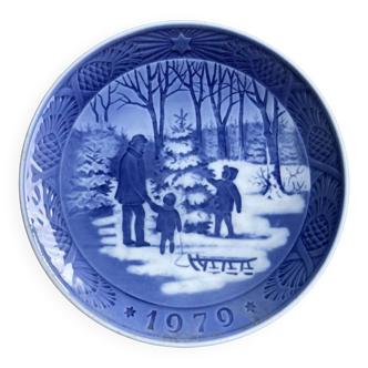 Christmas wall plates Denmark Royal Copenhagen years 77, 78, 79, 80, 83, 87