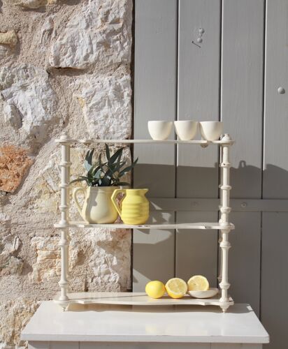 Shelf coils old patinated