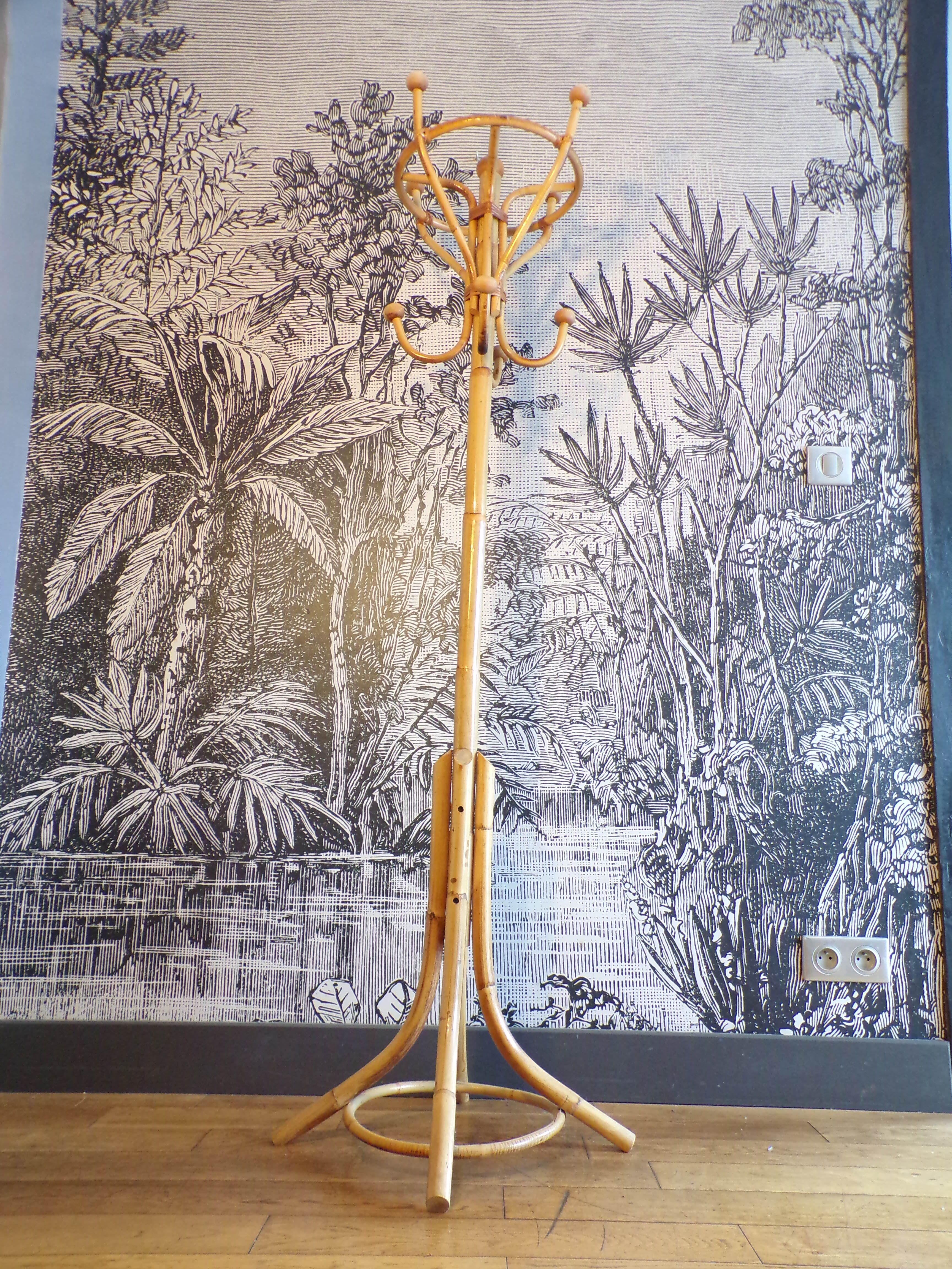 Portemanteau perroquet en rotin