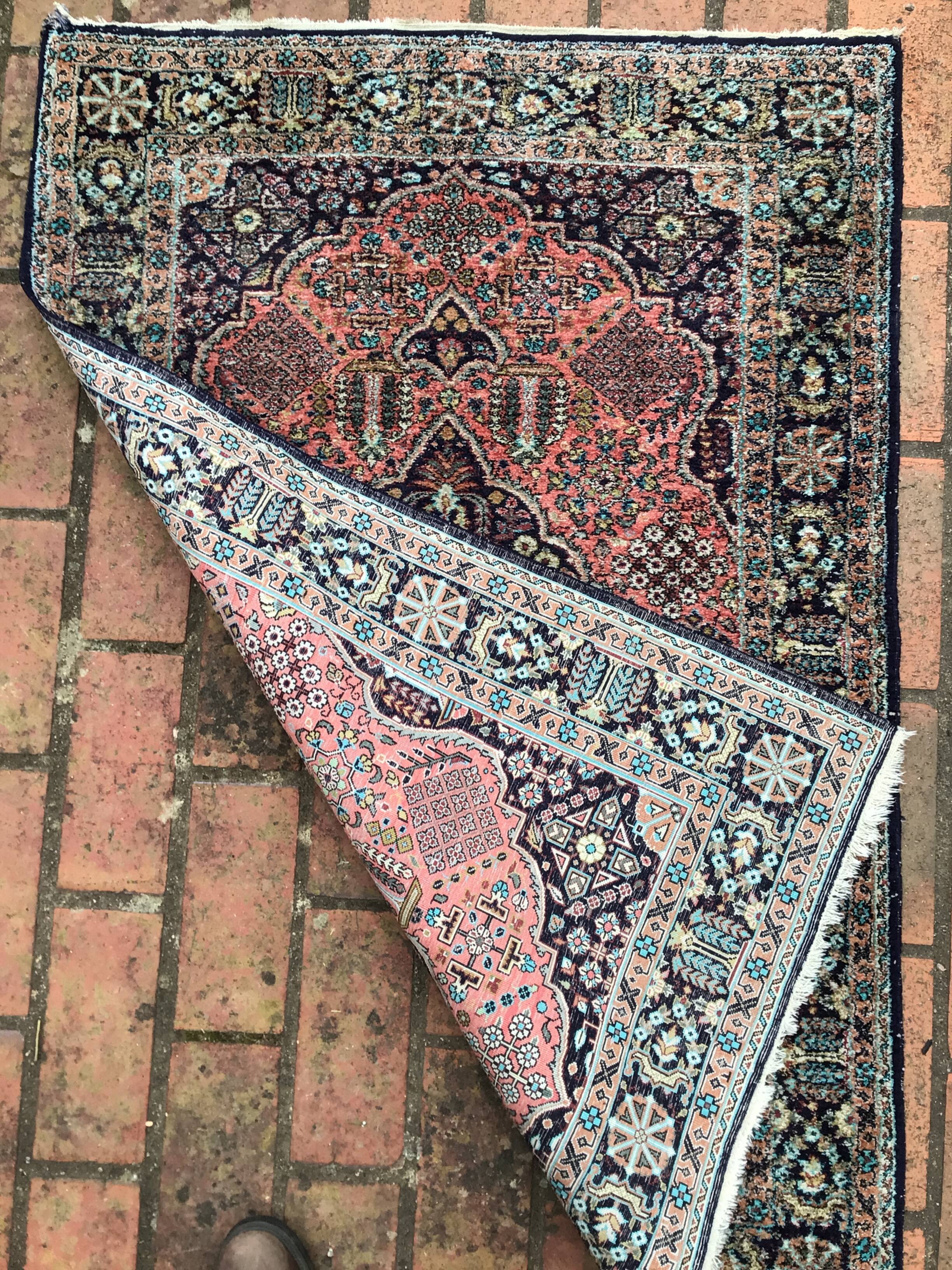 Tapis en soie à caisson 123x84 cm