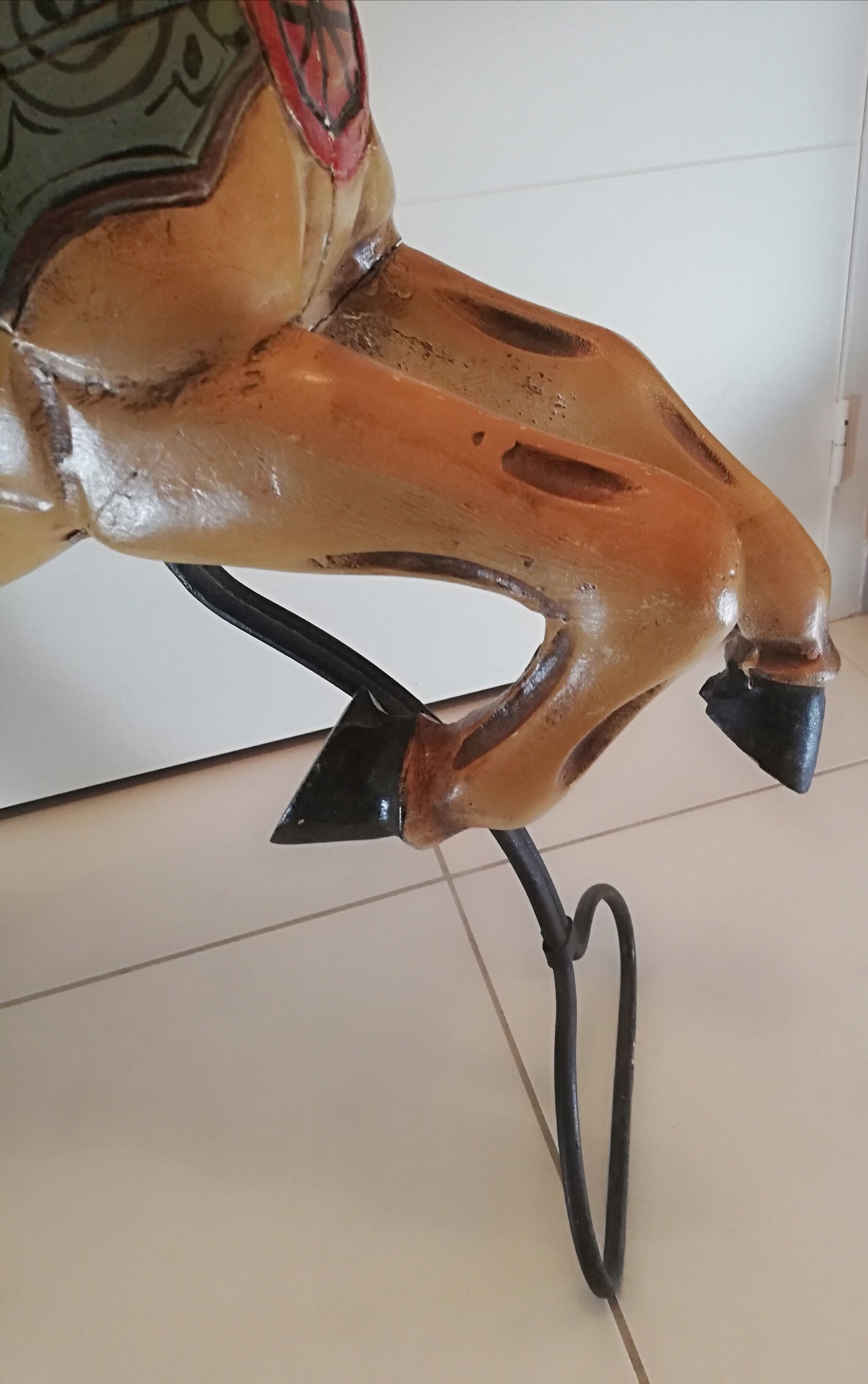 Cheval cabré de manège ou de carrousel forain en bois