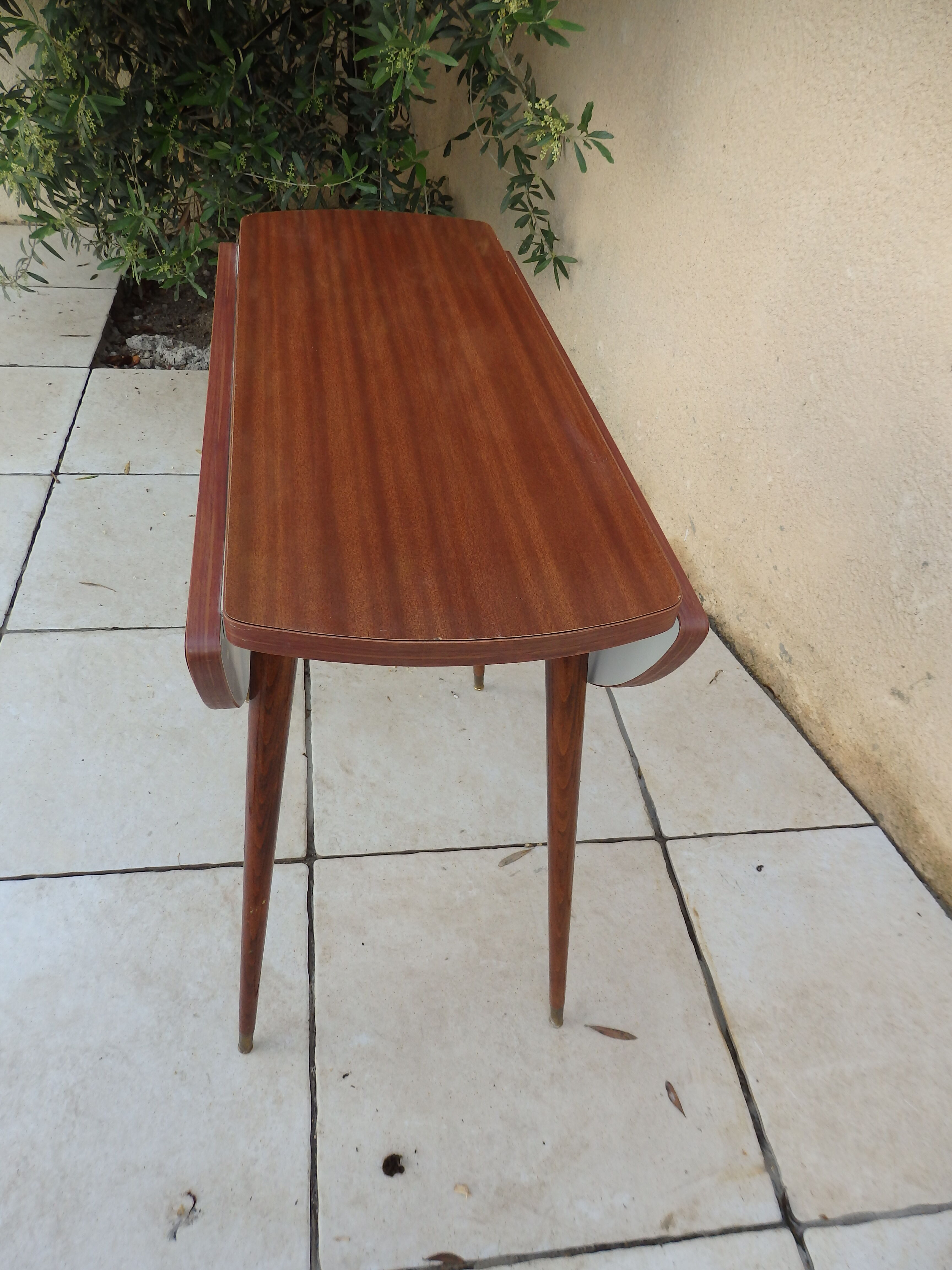 Kitchen table feet compass formica extendable complaint