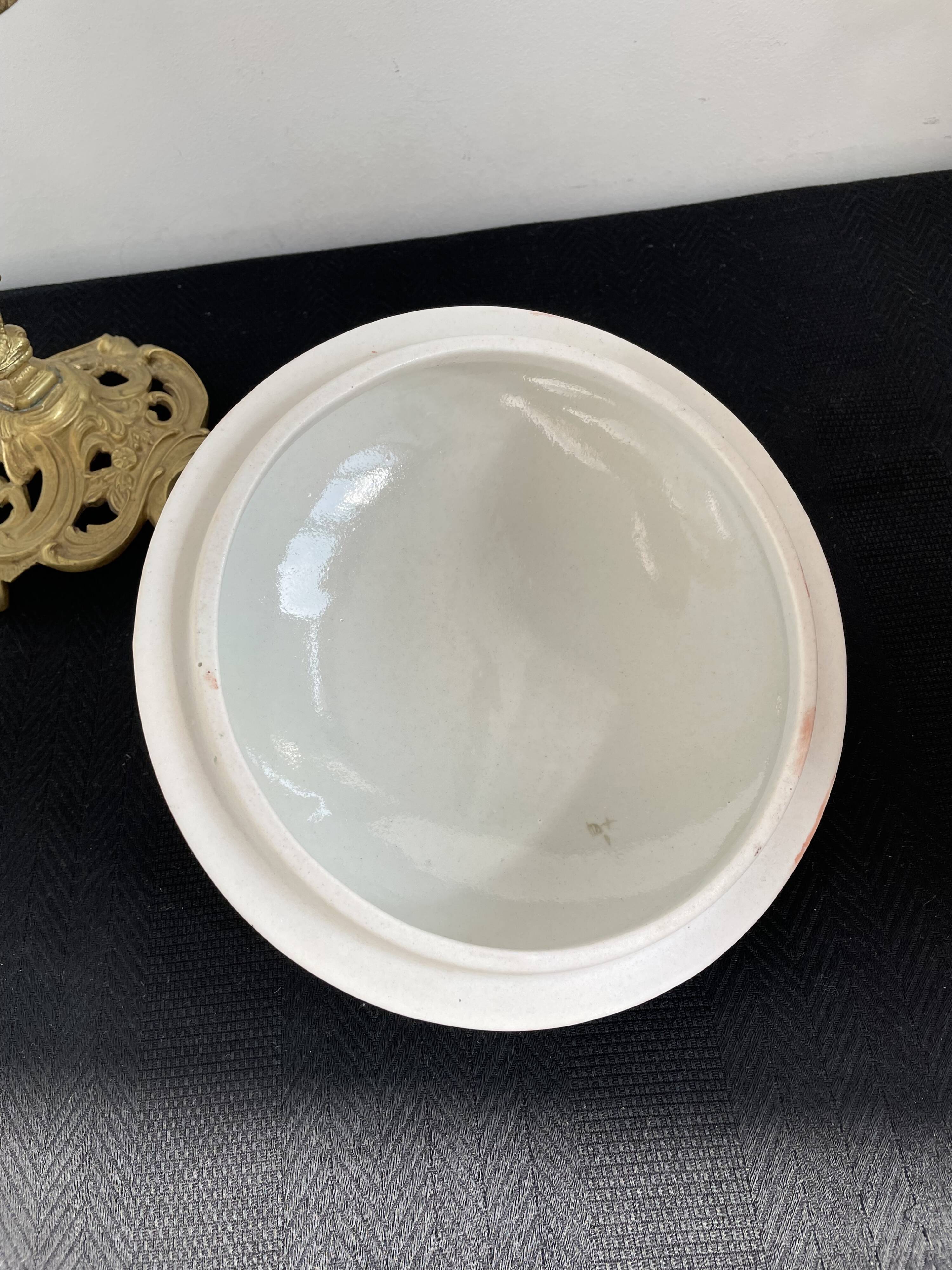 Chinese pot-cover - red - Chinese decoration of plants and flowers - China