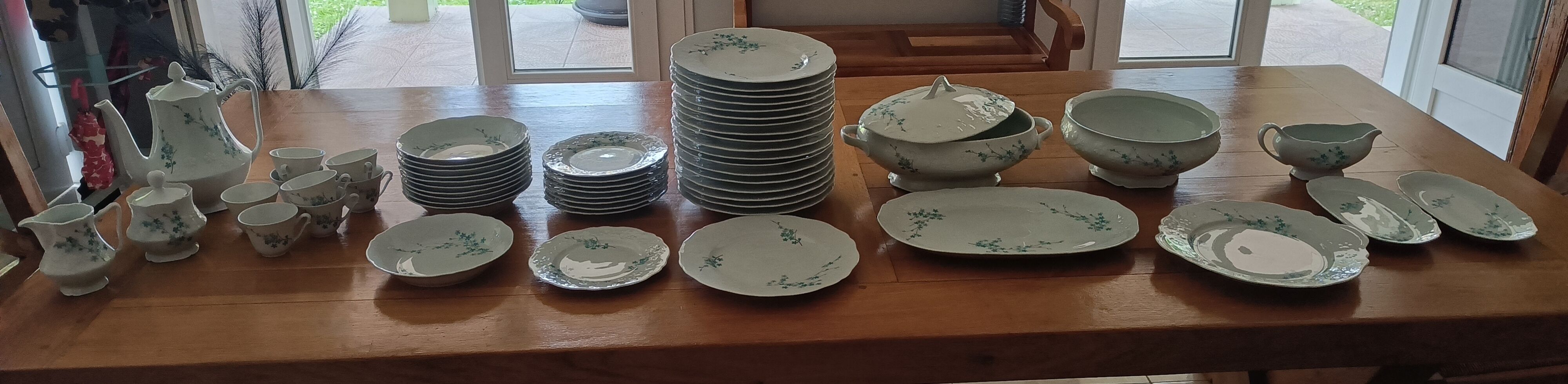 Sologne porcelain dinner service