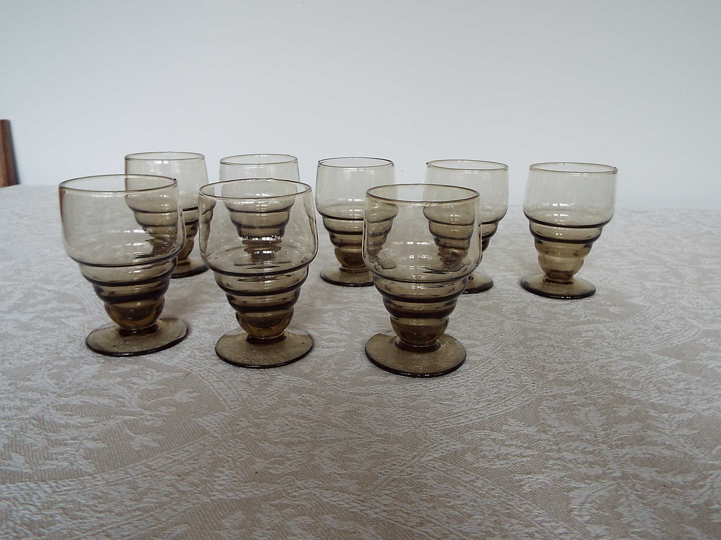 8 wine glasses in smoked glass 10cl