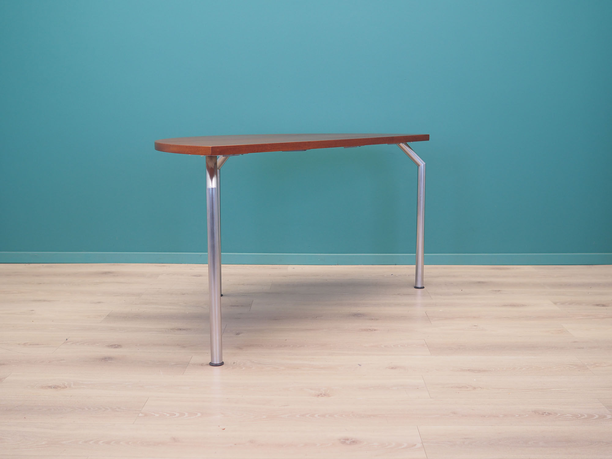 Table demi-ronde en teck, design danois, années 1970, fabricant: Bent Krogh