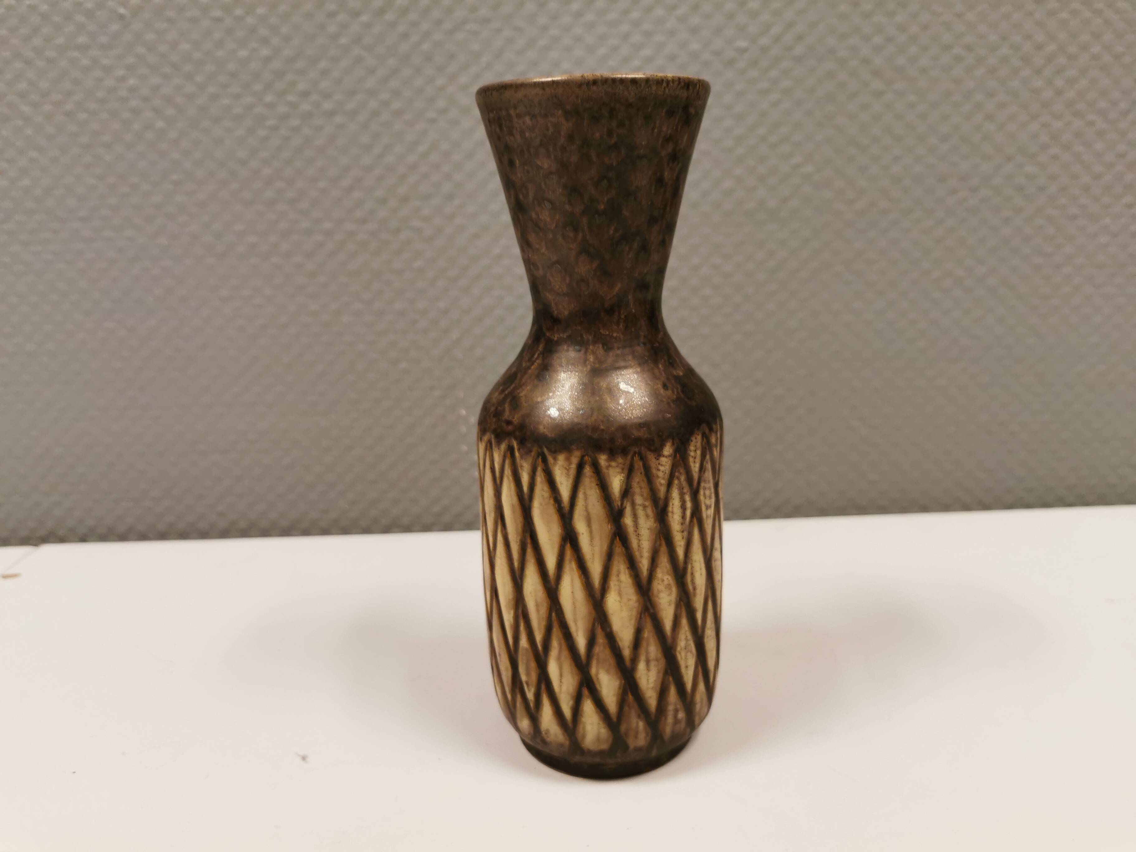 Vase from Danish Løvemose pottery, with partial hare's fur glaze. Estimated 1970s.