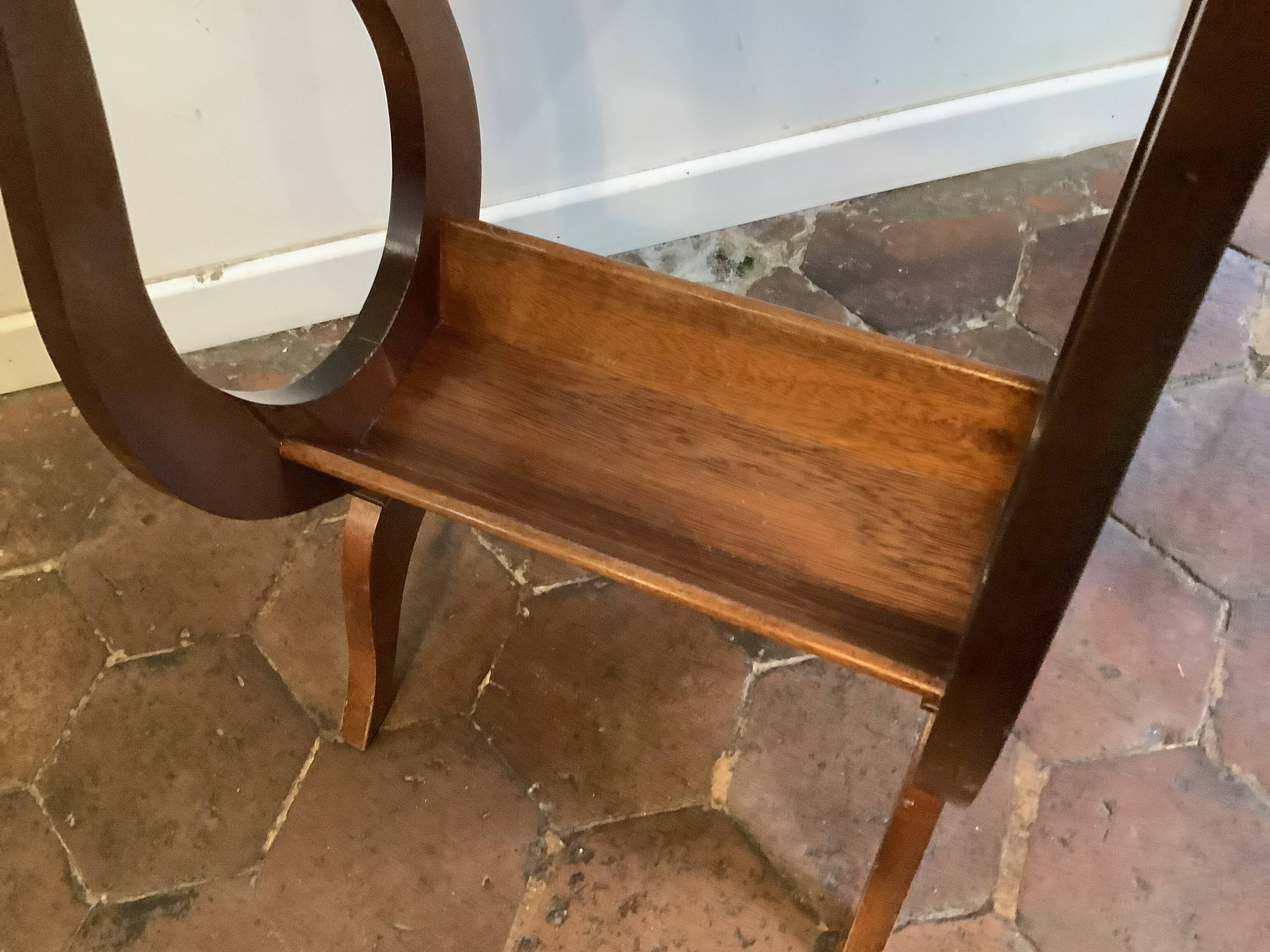 Nightstand in the shape of a lyre.