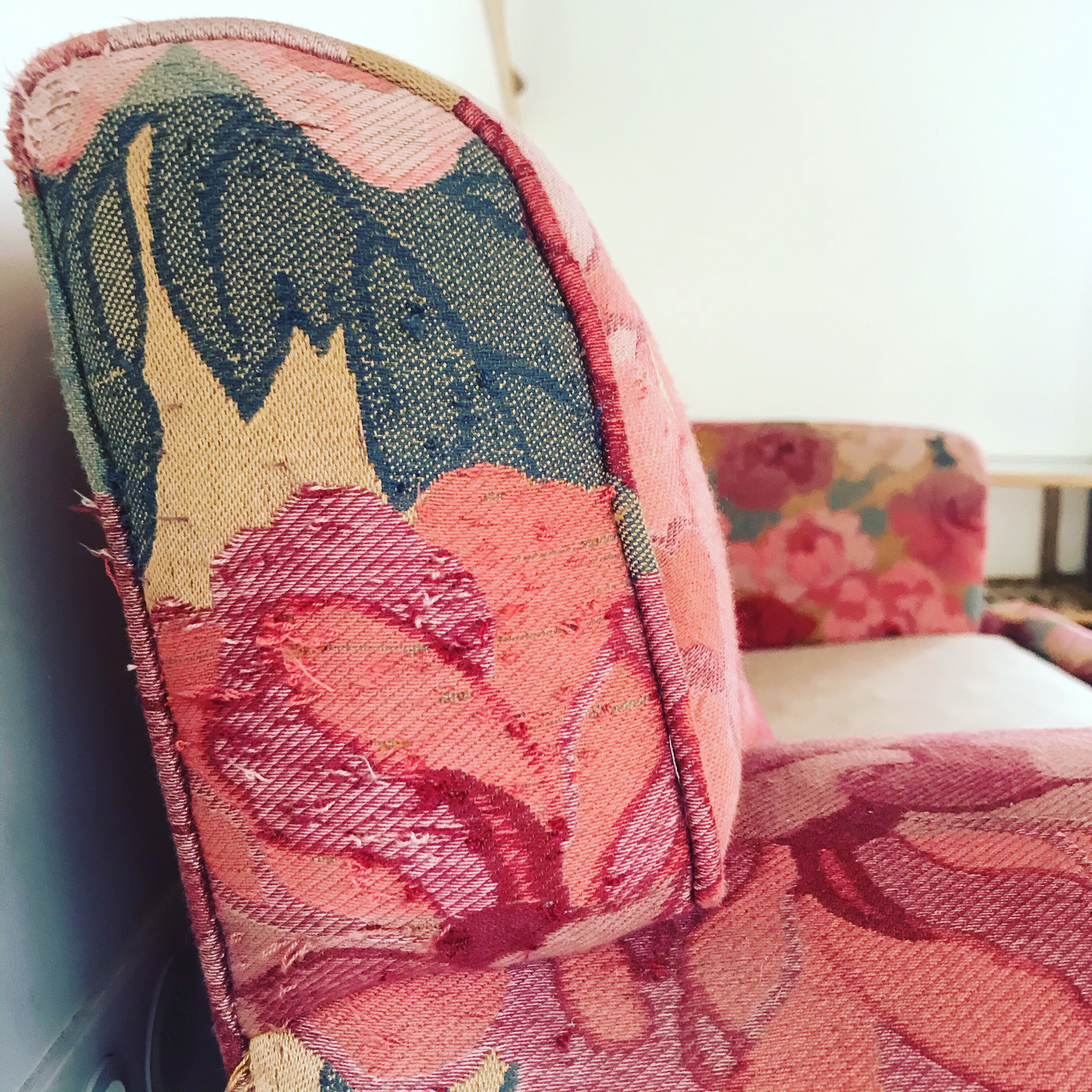 Schwartz floral vintage sofa