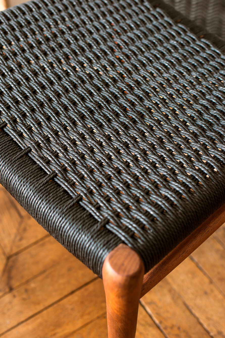 Moller chairs 75 in black rope