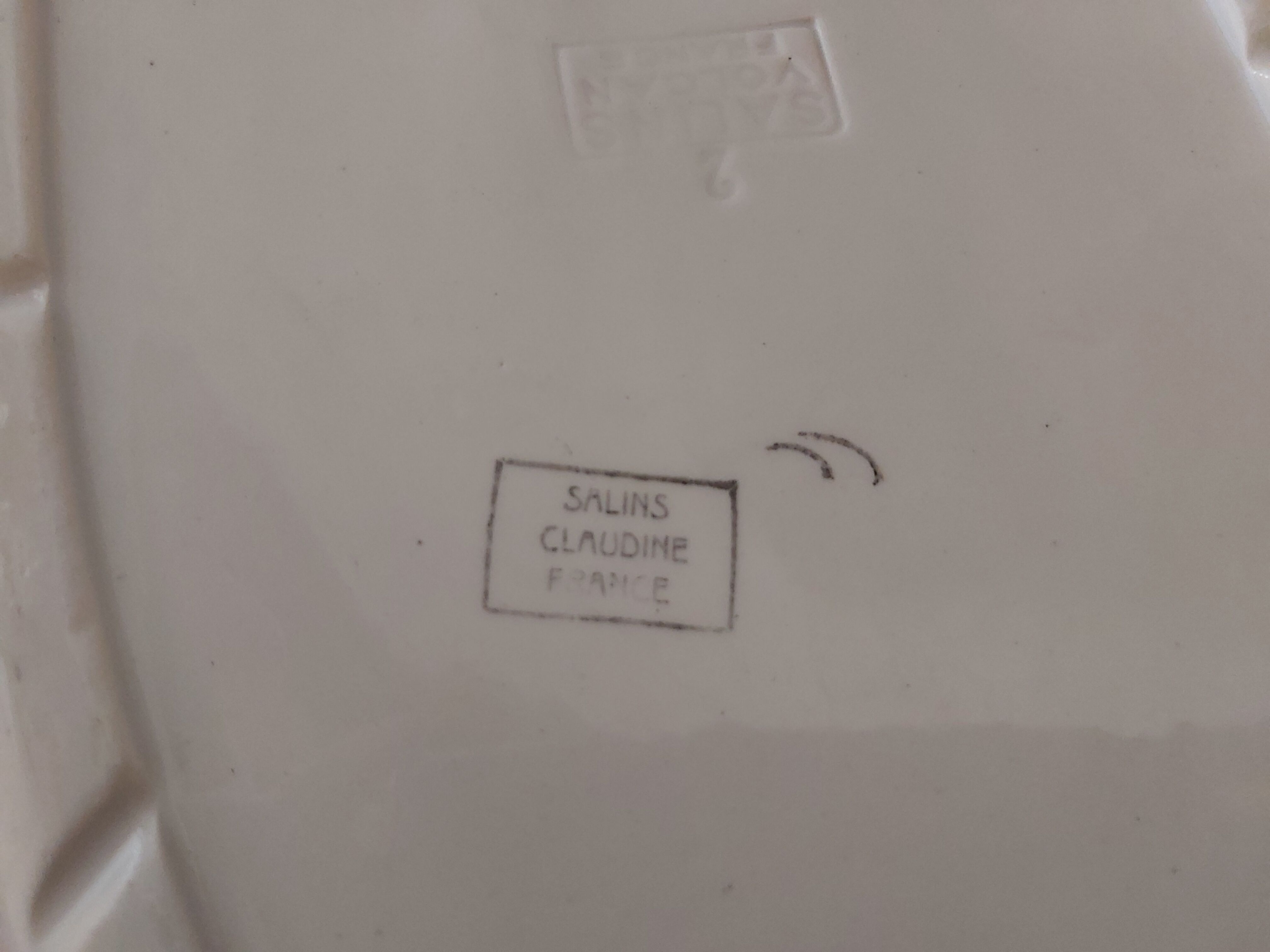 Salins oval oven dish with Claudine pattern