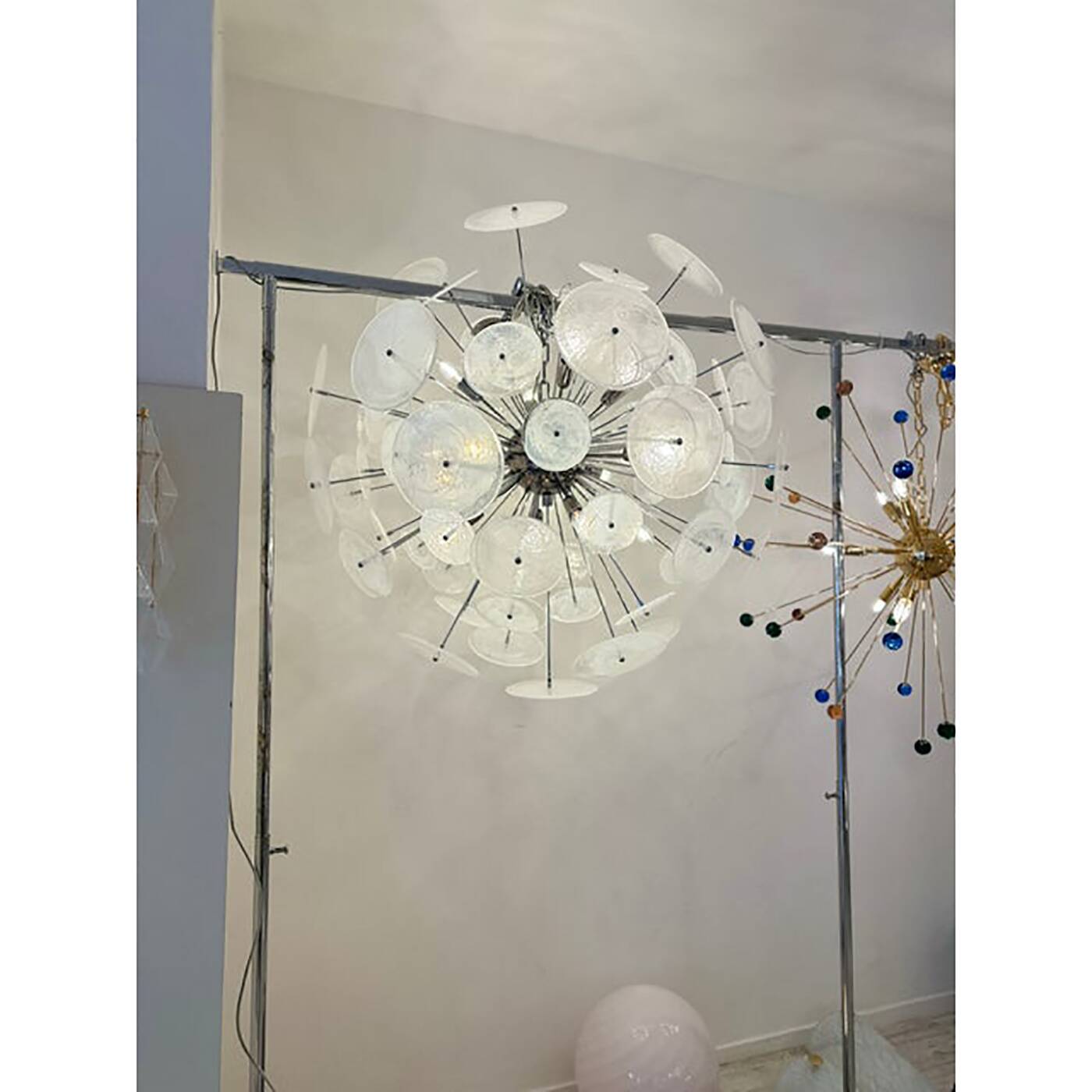 Contemporary Chromed Sputnik Chandelier With Venied-White "Alabastro" Muran