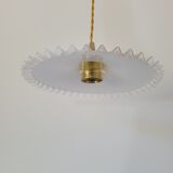 Serrated opaline suspension