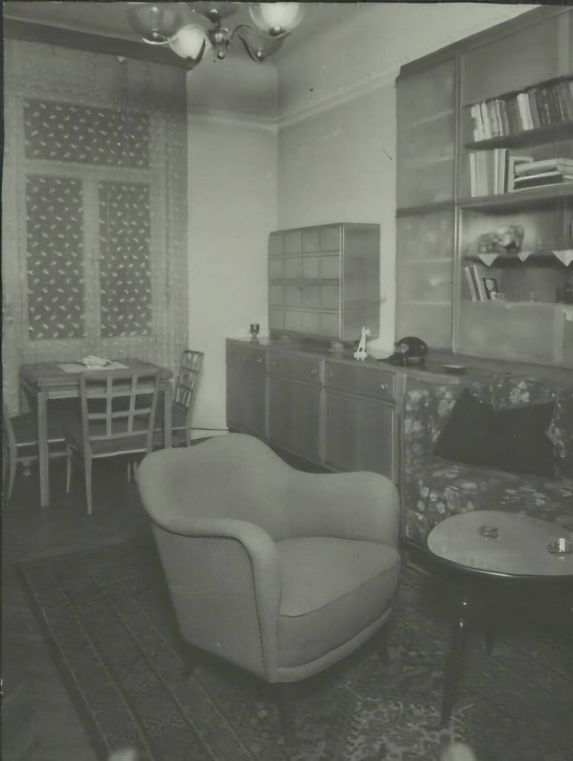 Fauteuils-chaises cocktail du milieu du siècle conçus par Pál Vince, 1947 Hongrie