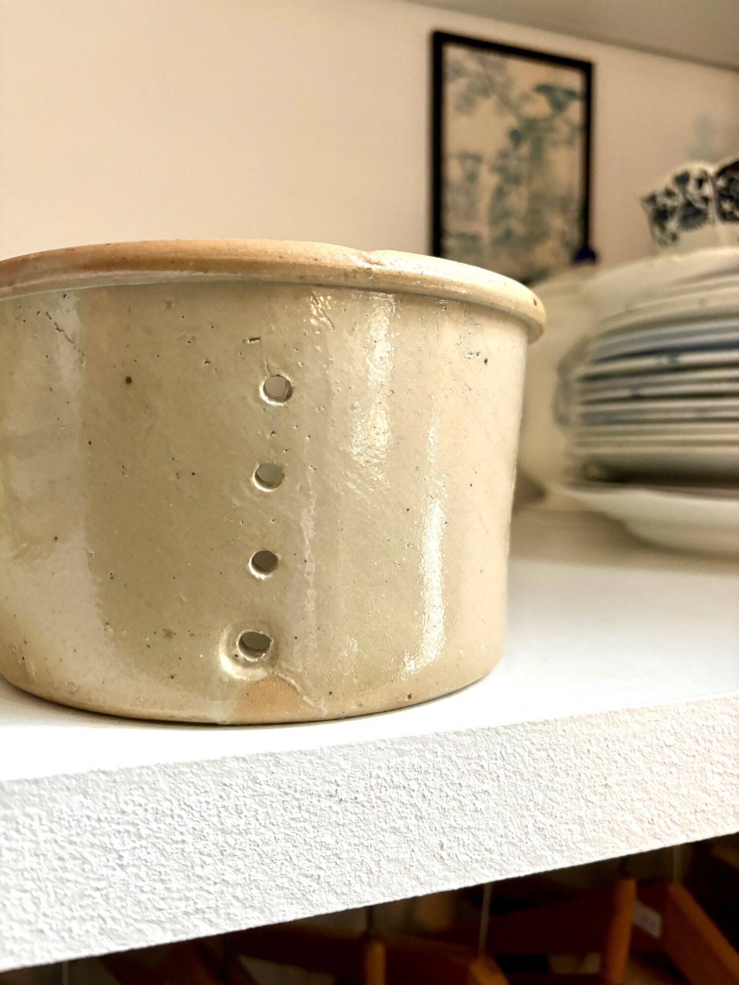 Beige glazed stoneware dish drainer