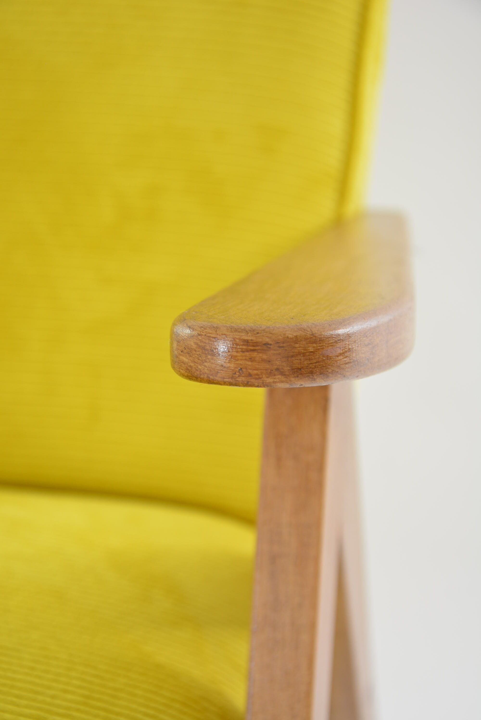 Kompas armchair yellow ribbed velvet