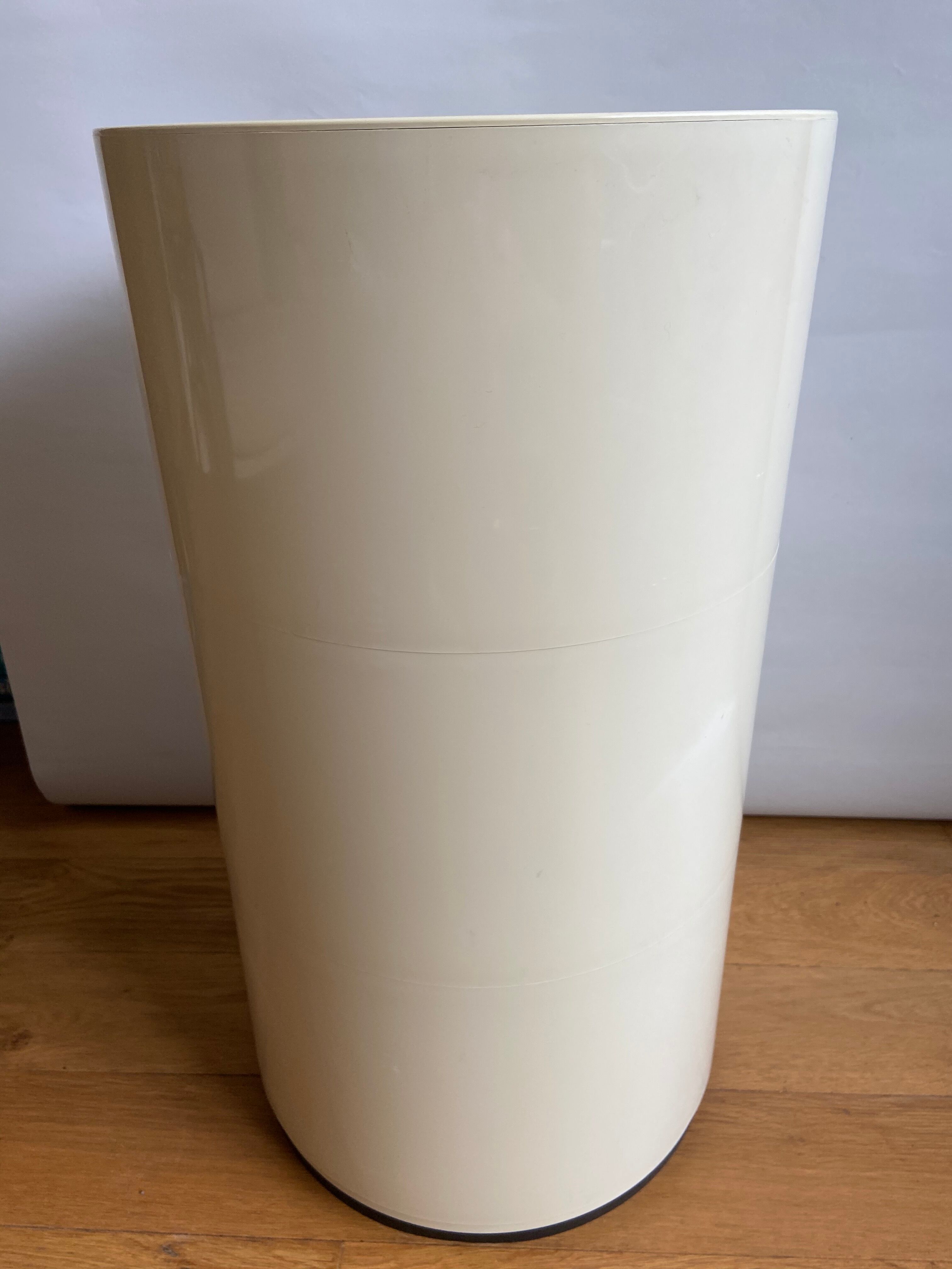 3-storey bedside table by Anna Castelli for Kartell