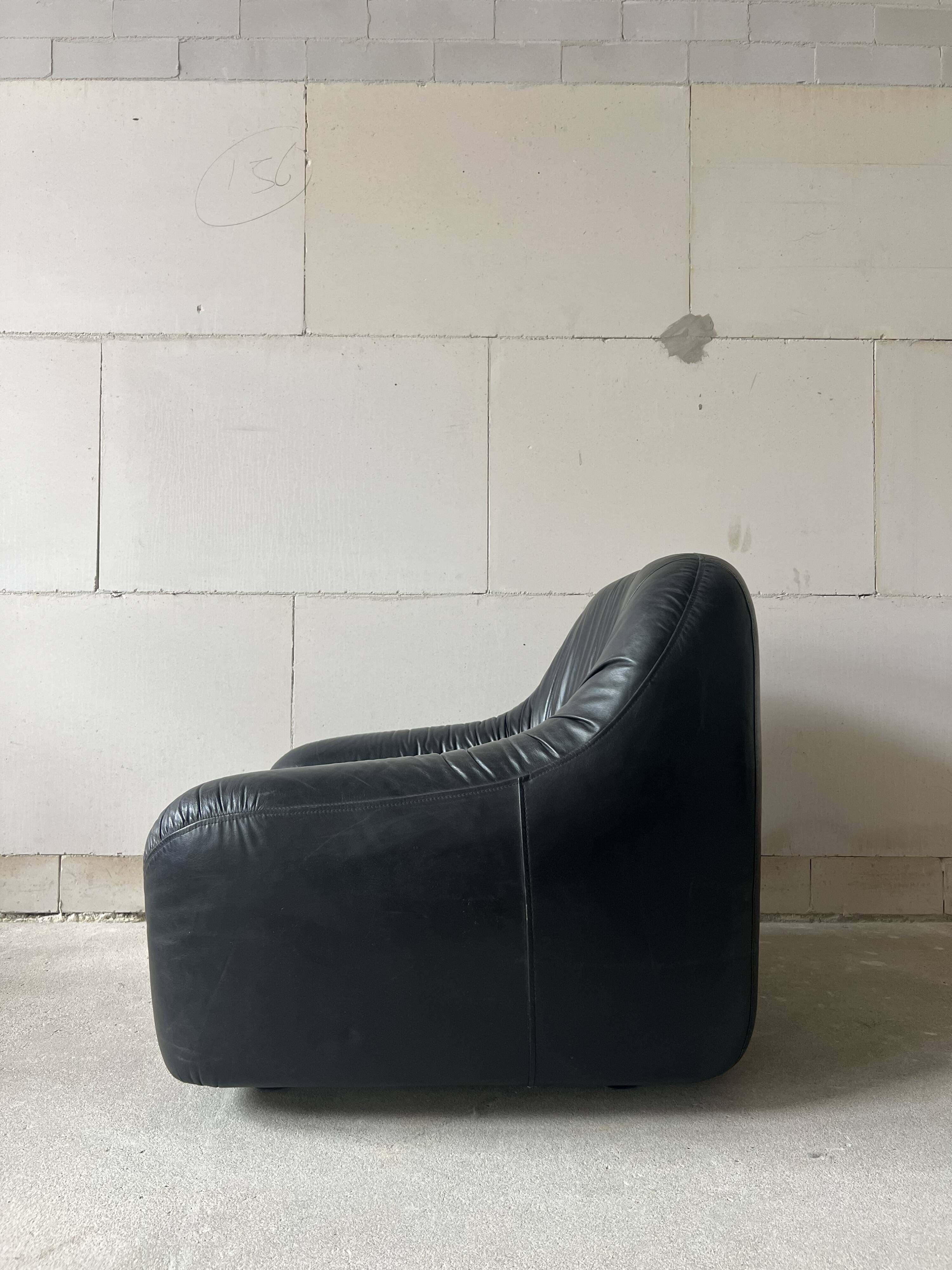Italian black leather lounge chair