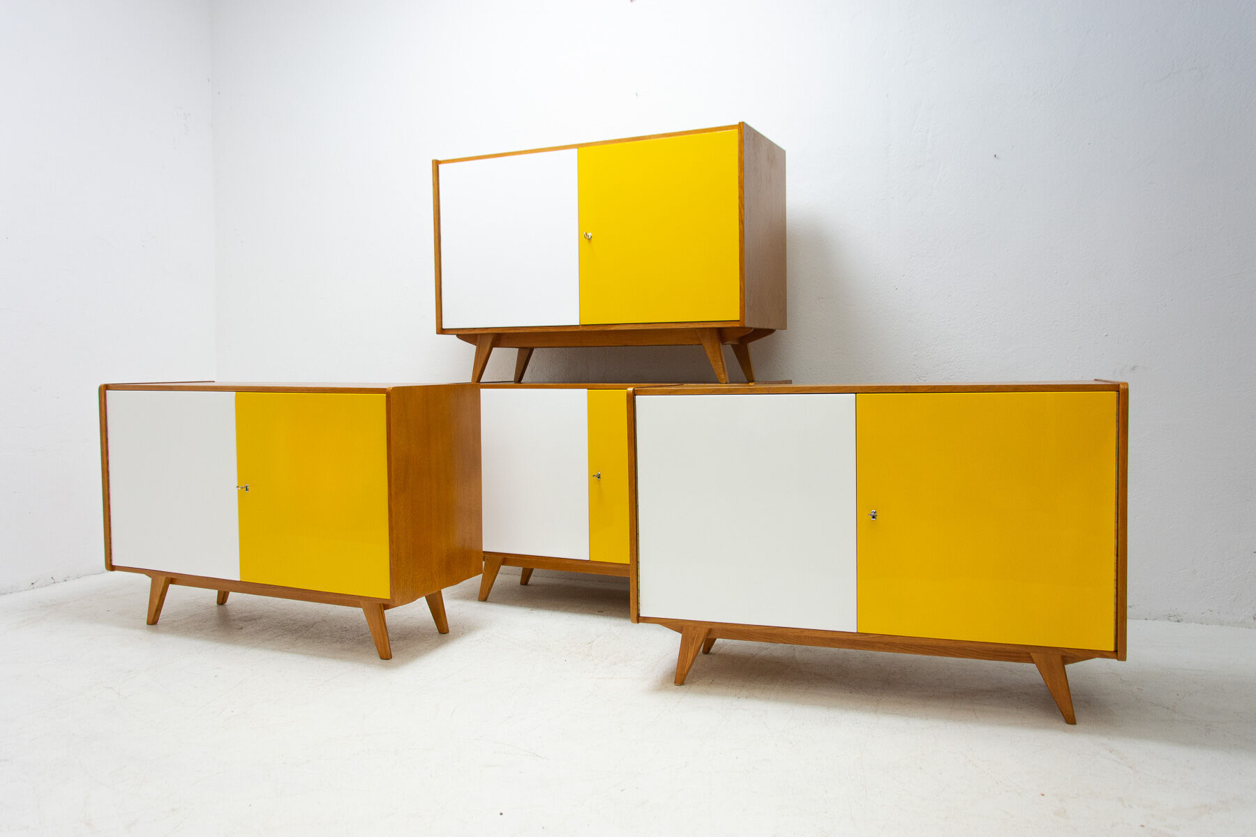 Enfilade U-450 par Jiří Jiroutek, années 1960, Tchécoslovaquie