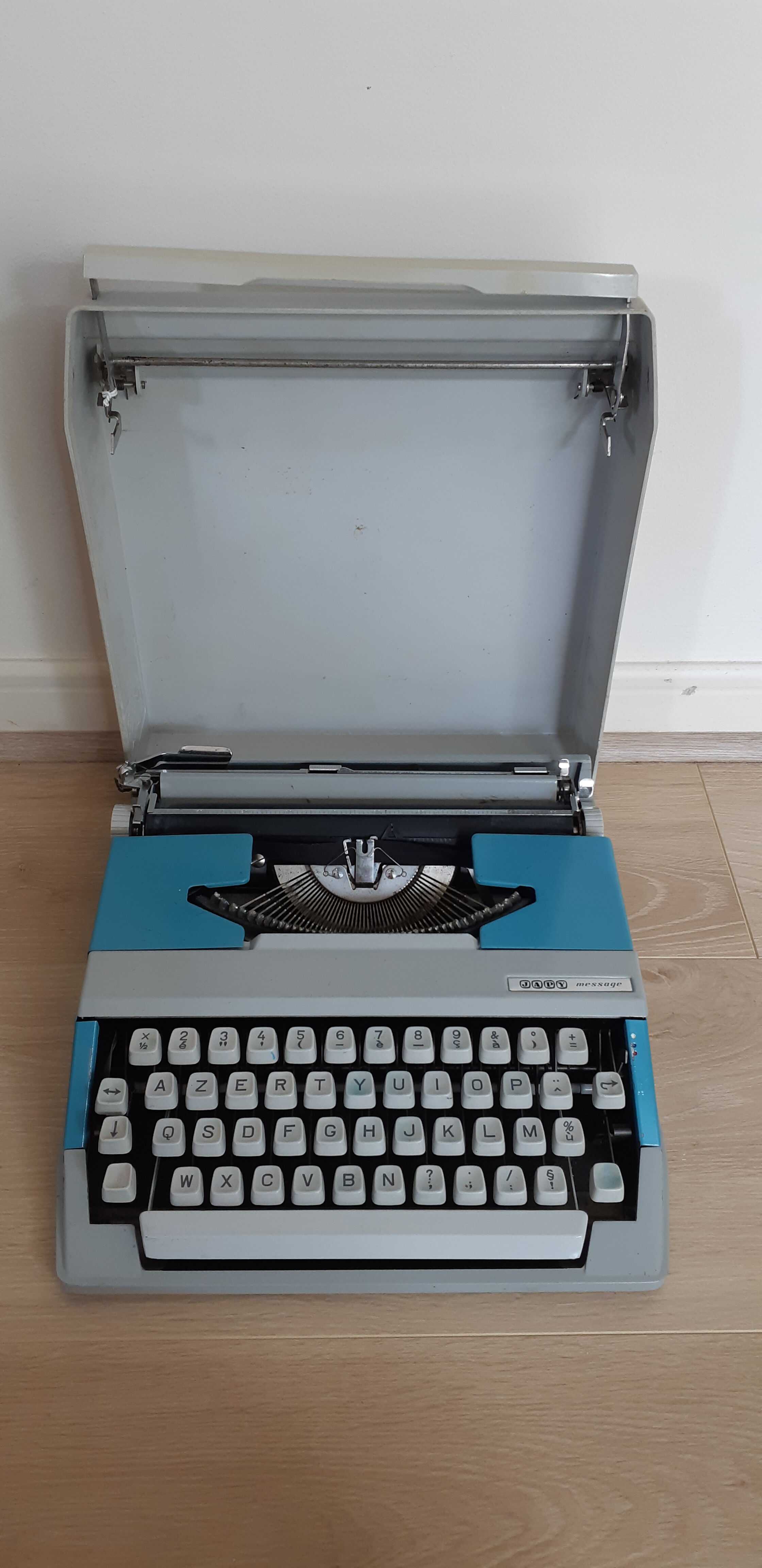 Japy message functional portable typewriter