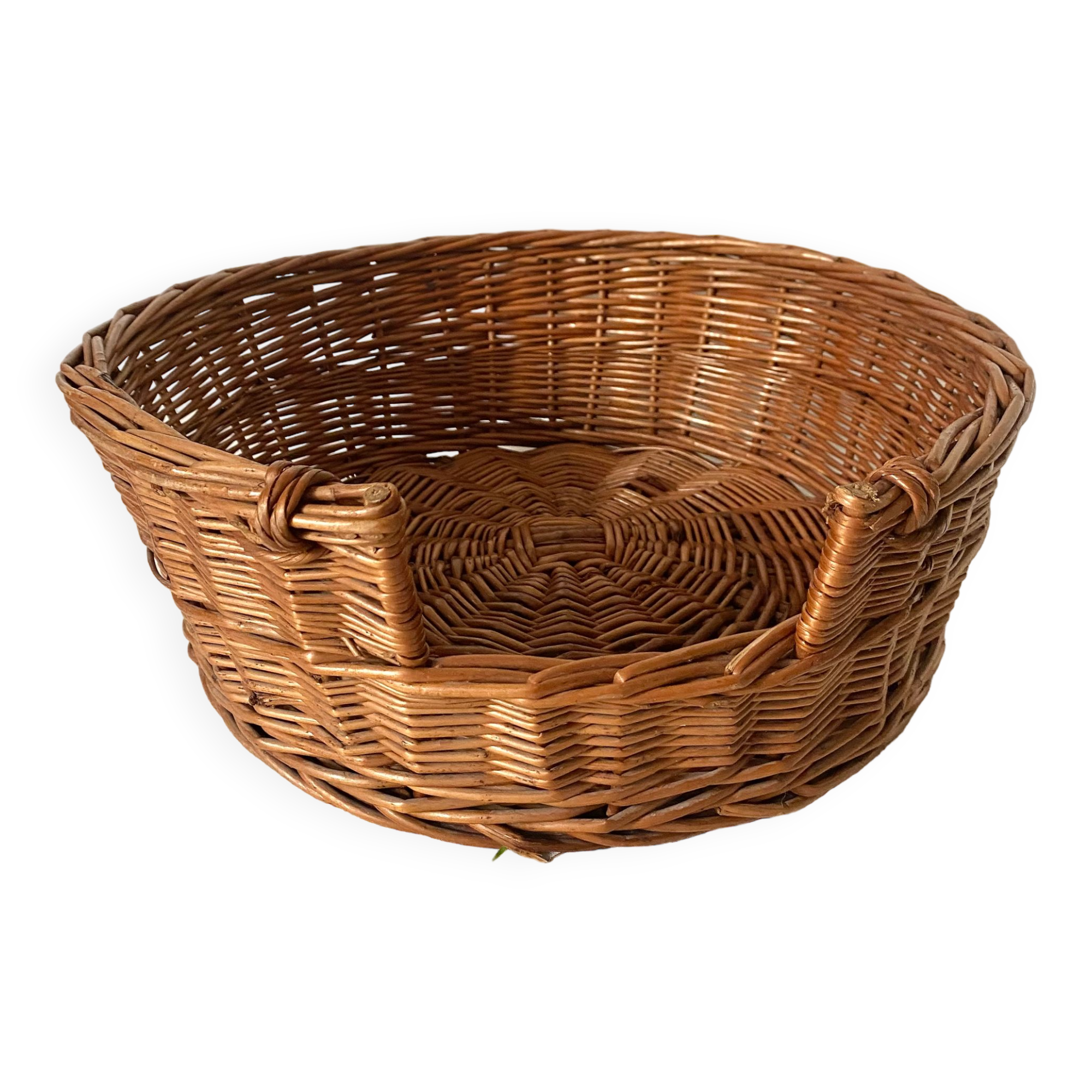Woven wicker cat basket