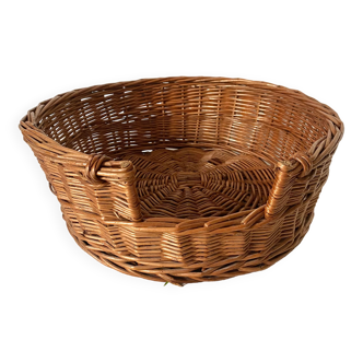 Woven wicker cat basket