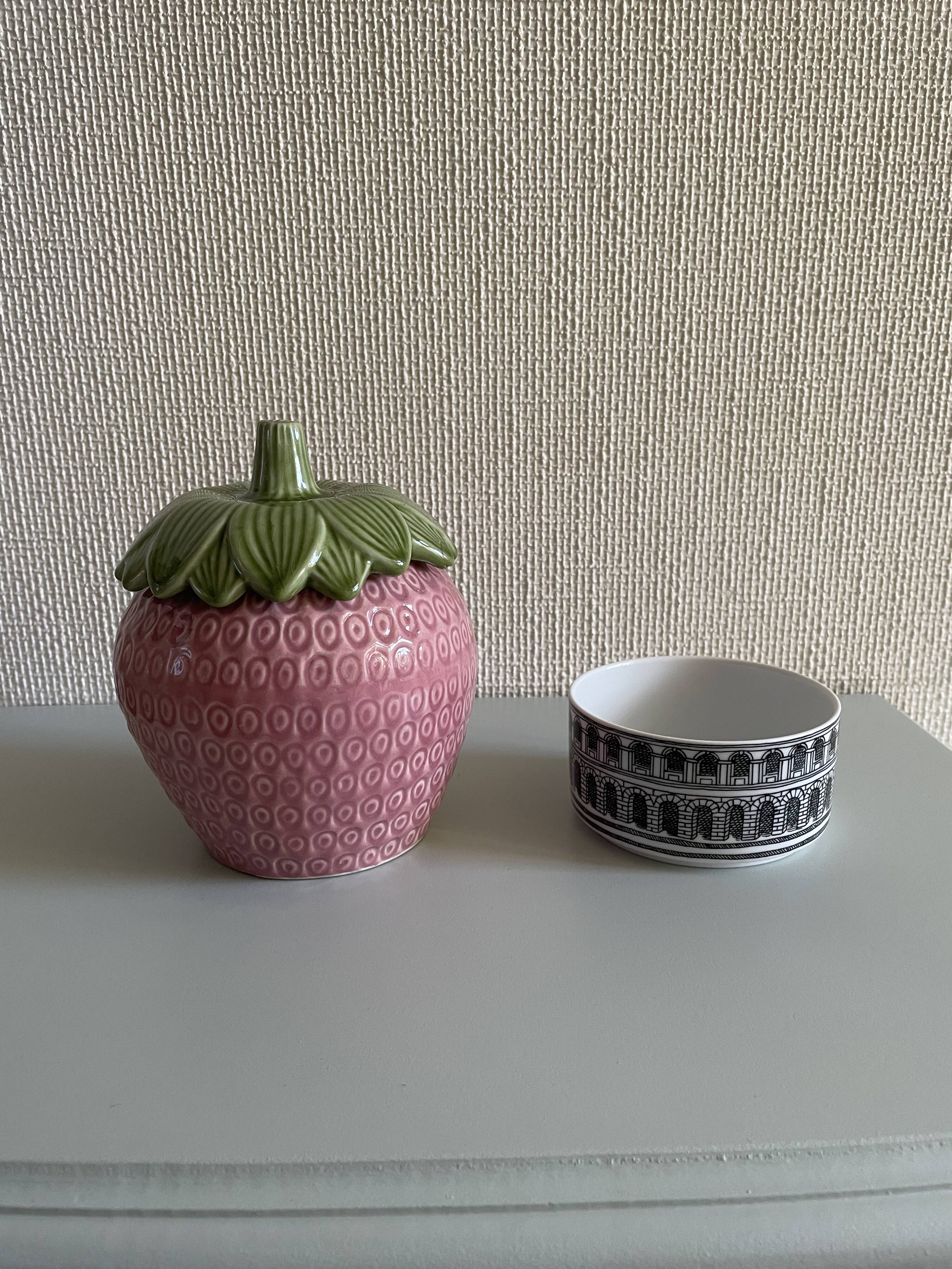 Pot céramique en forme de fraise