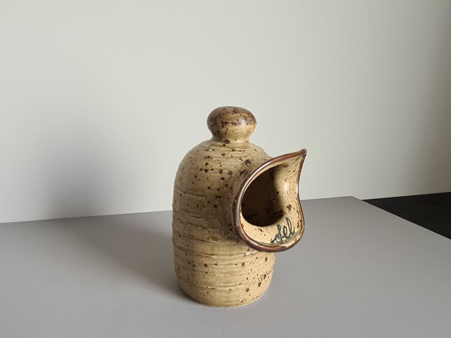 Pyrite stoneware pot