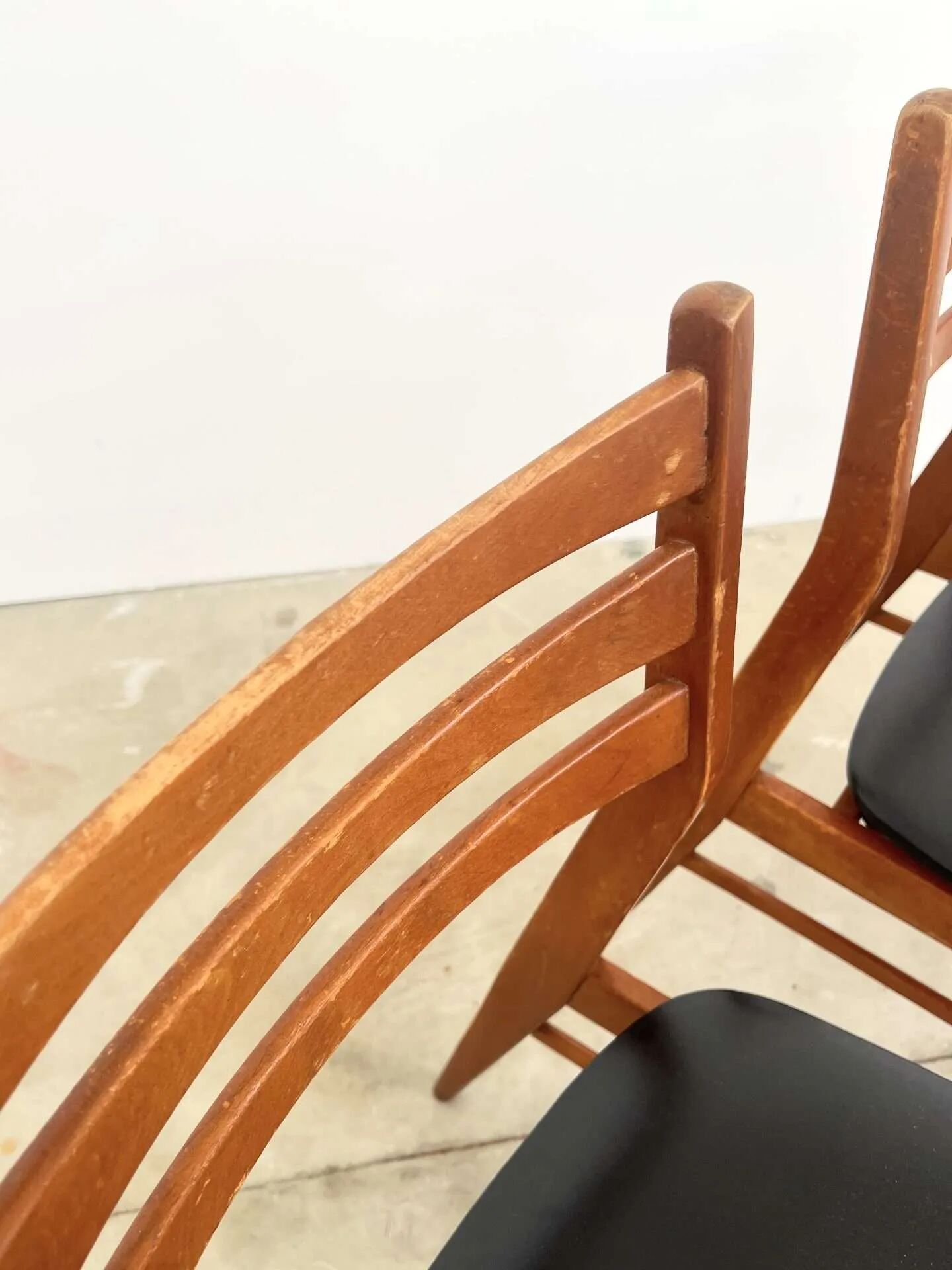 Lot de 4 chaises scandinaves hêtre et skai 60s