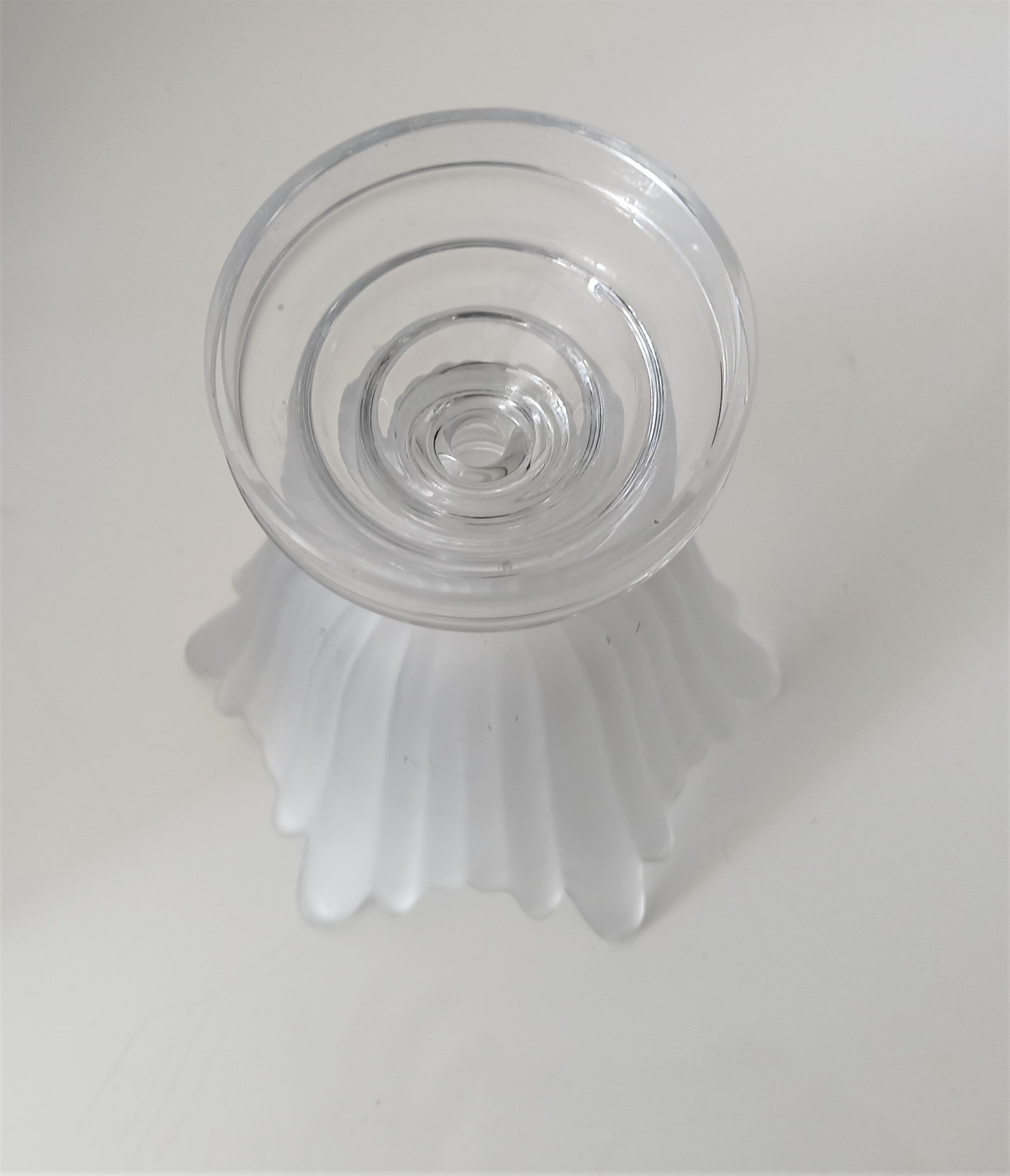 Art deco vase corolla in sandblasted glass