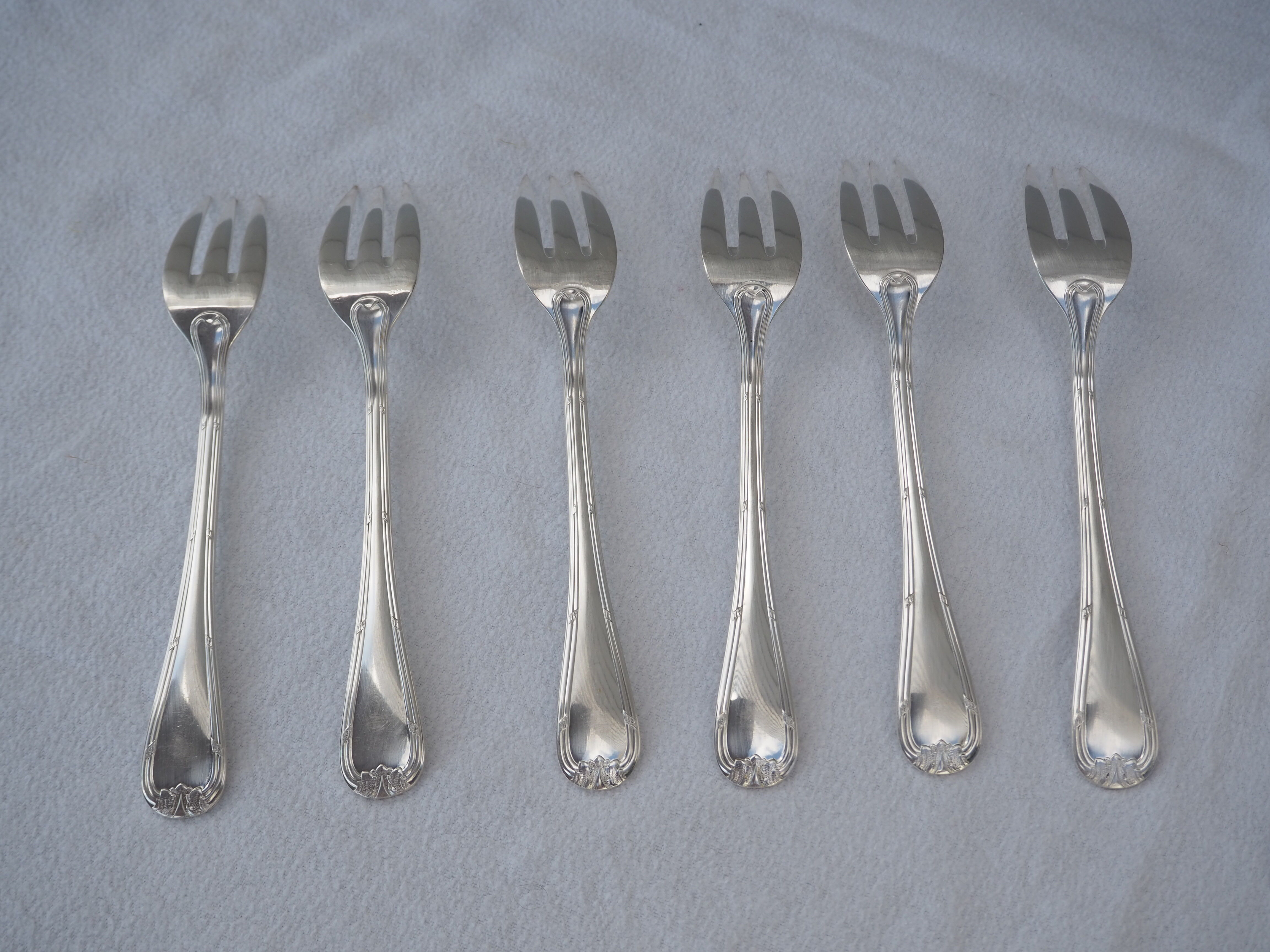 Fish service and its 6 silver-plated cutlery, crossed ribbon model