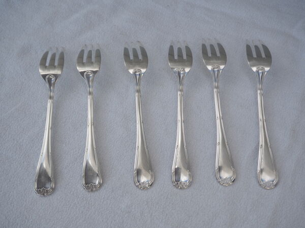 Service à poisson et ses 6 couverts en métal argenté modèle rubans croisés