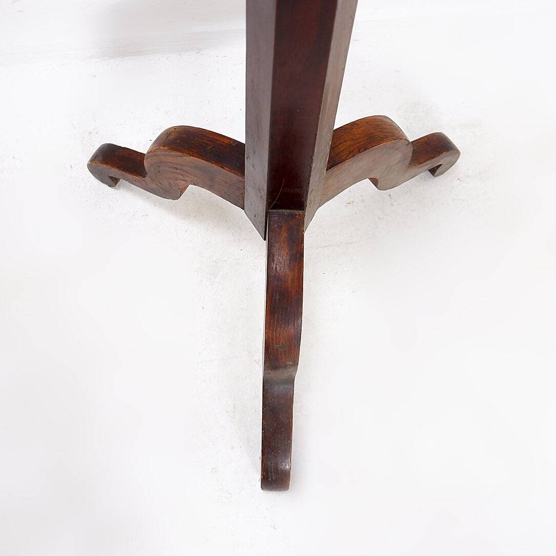 Porte-manteau ou chapeau vintage en bois sur trépied