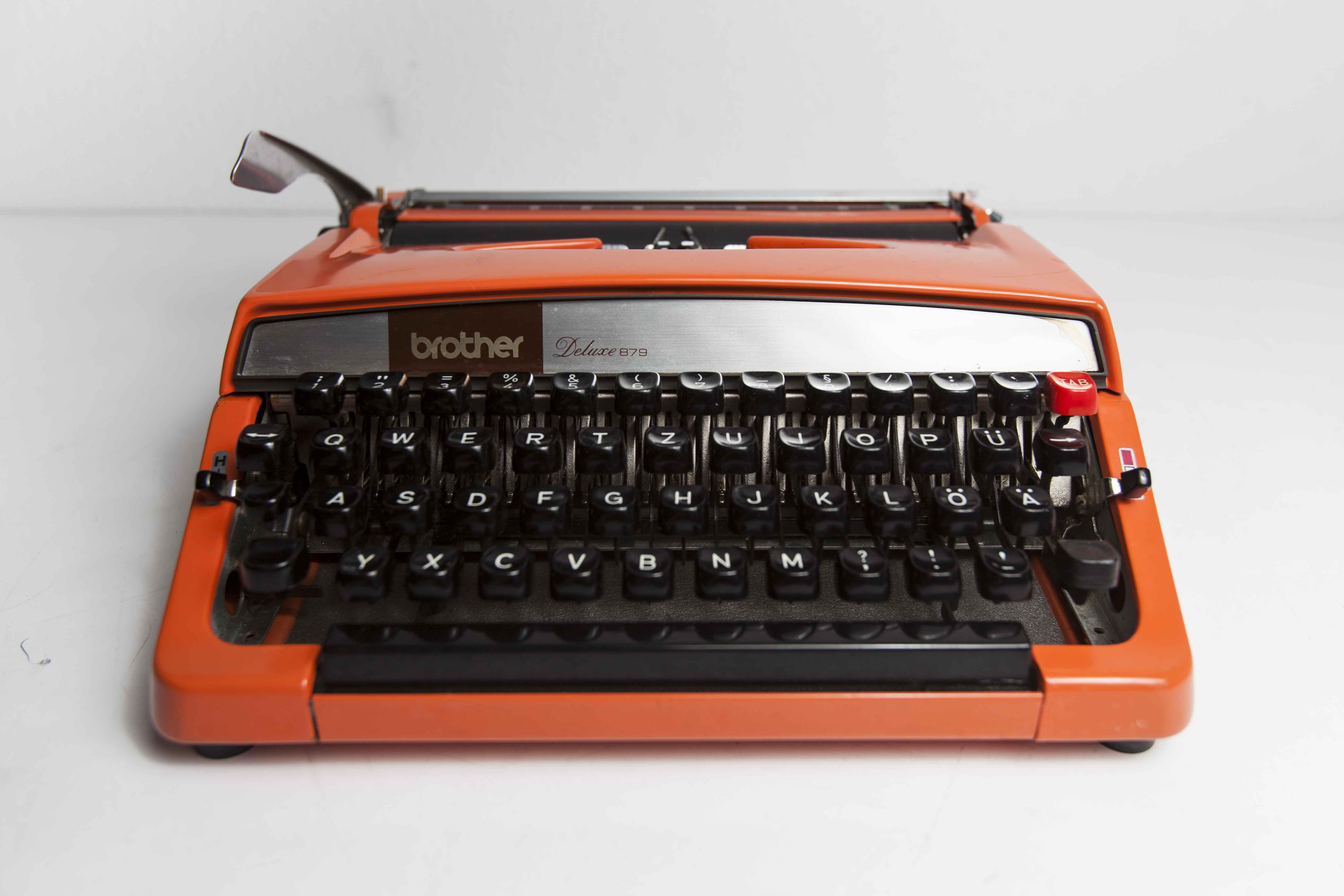 Machine à écrire brother de luxe 879 révisée et ruban neuf qwertz