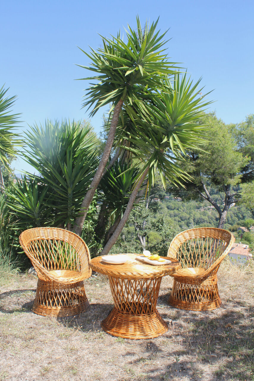 Vintage wicker chairs and table