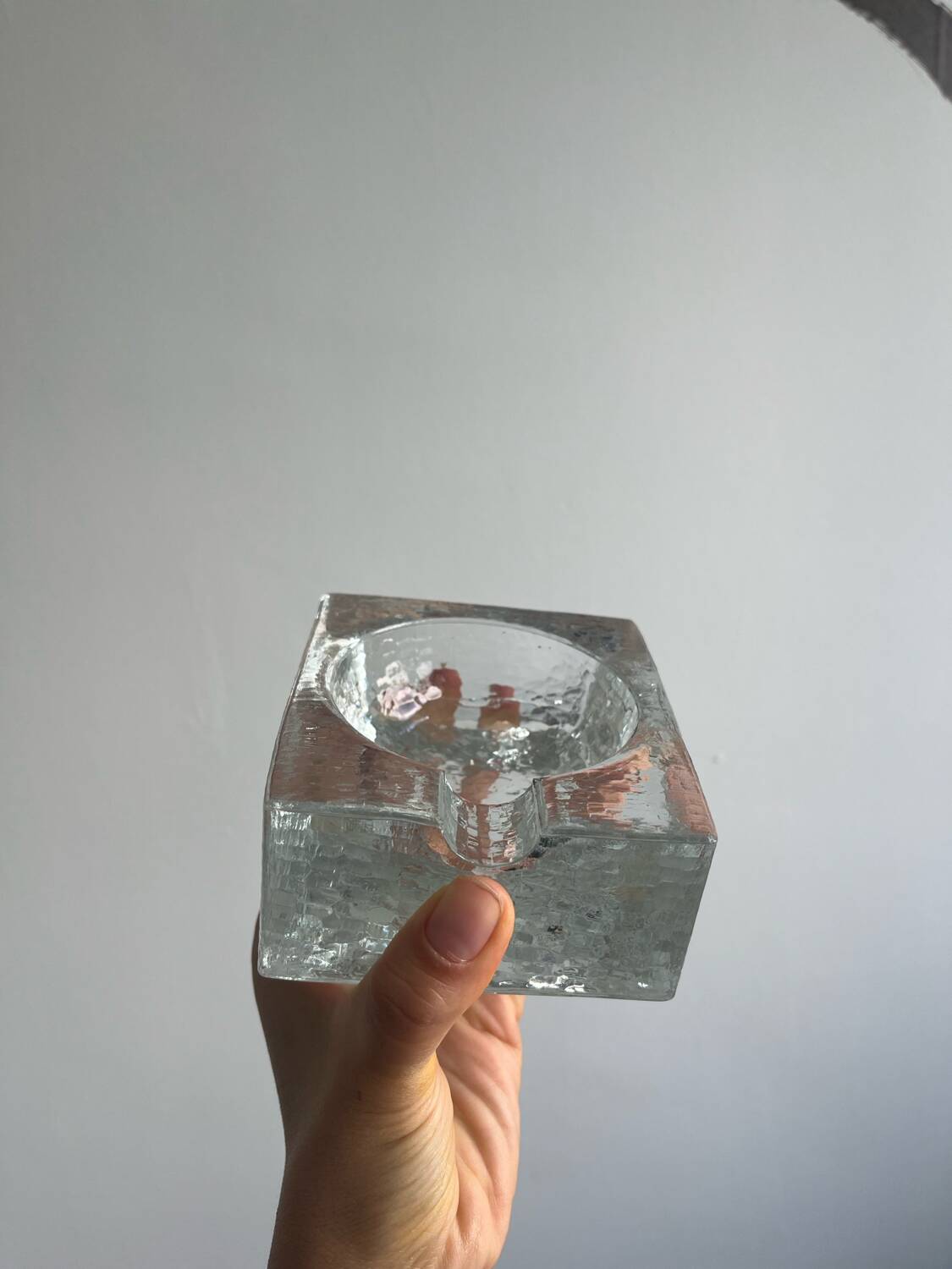 Cendrier pavé de verre