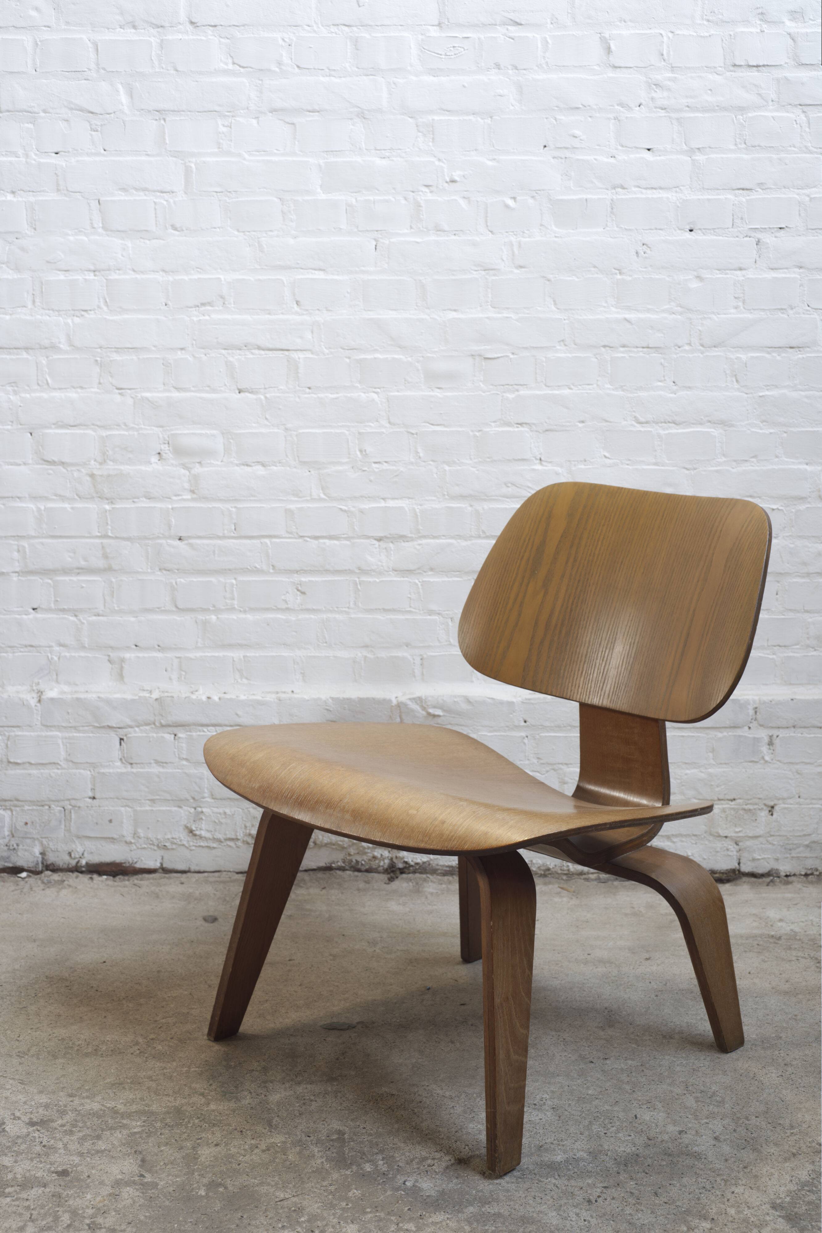 LCW lounge chair in Ash, Charles & Ray Eames, Early Herman Miller