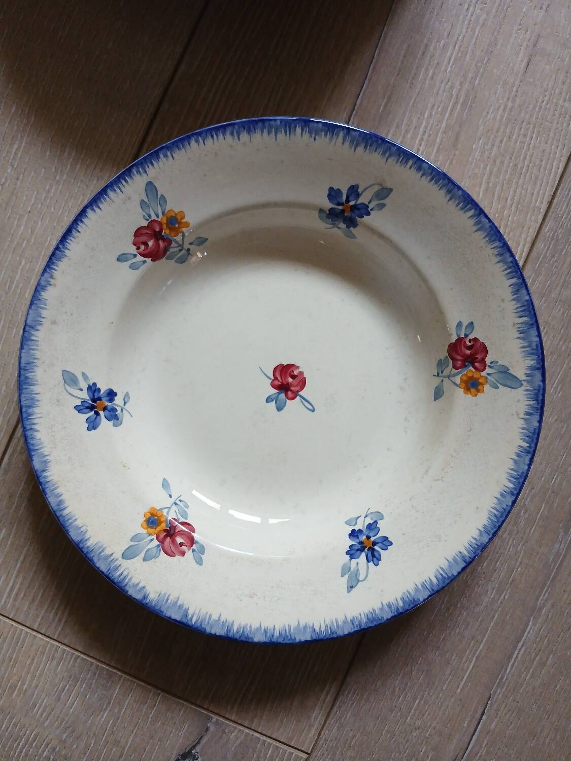 7 Digoin and Sarreguemines soup plates