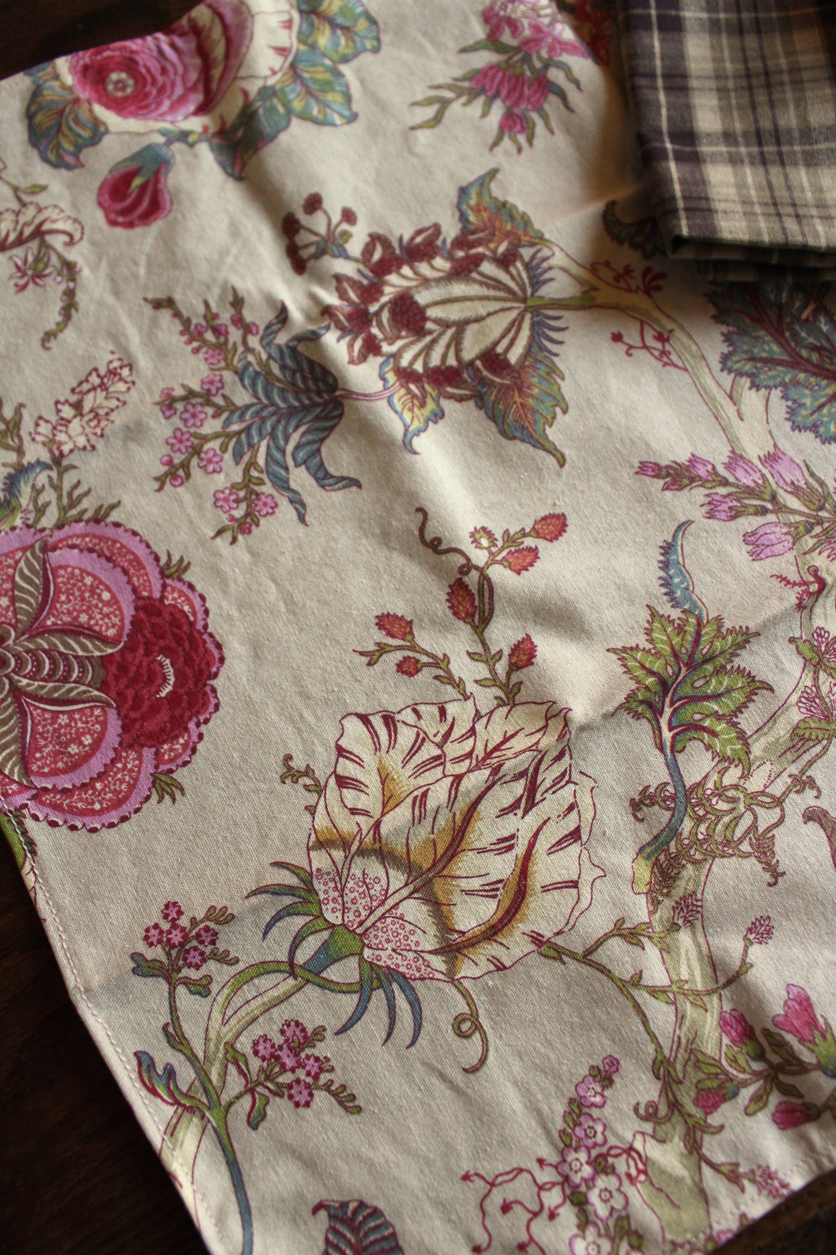 6 brown checkered napkins with vintage floral print