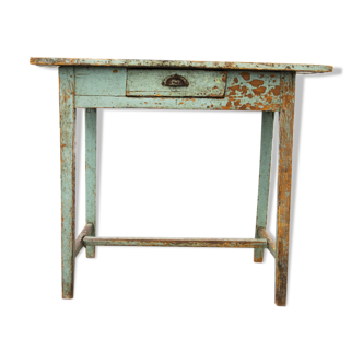 Small table of campaign