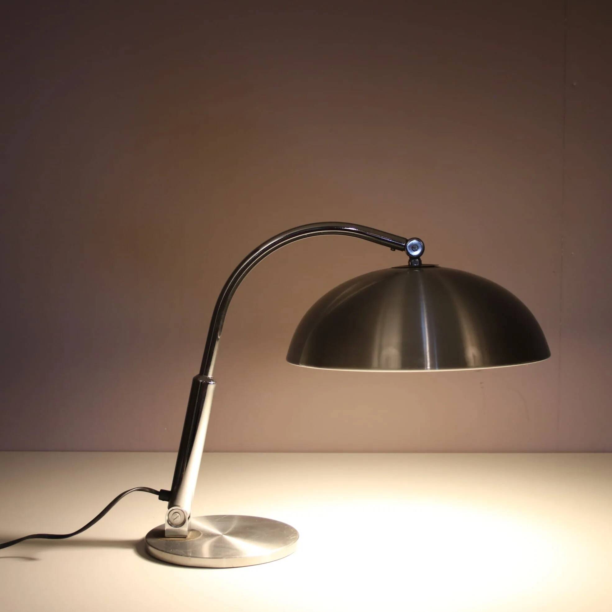 Lampe de bureau de style Bauhaus des années 1950, conçue par H. Busquet pour Hala (Pays-Bas).