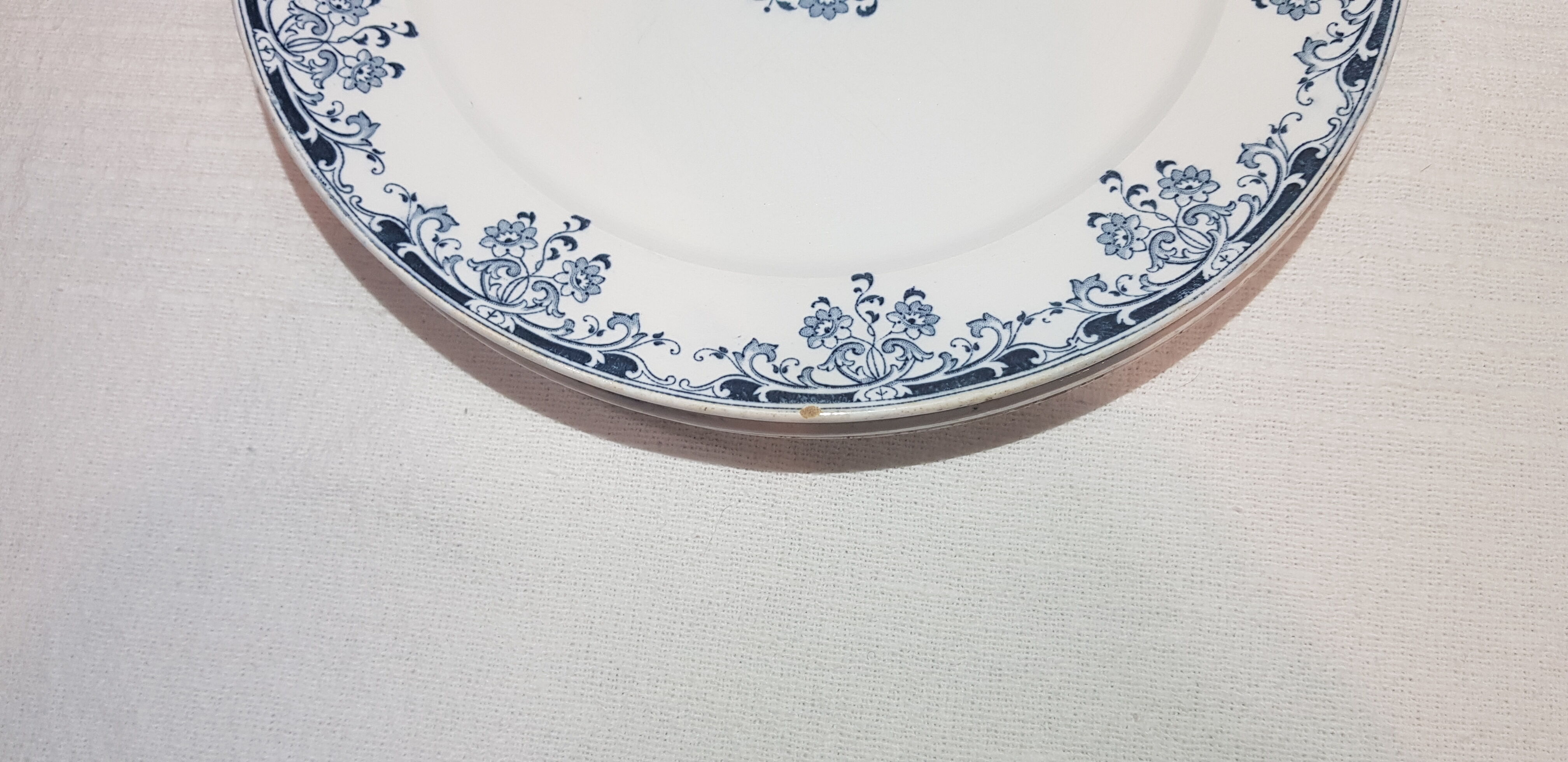 3 flat plates in sarreguemines model Mignon, iron earth.