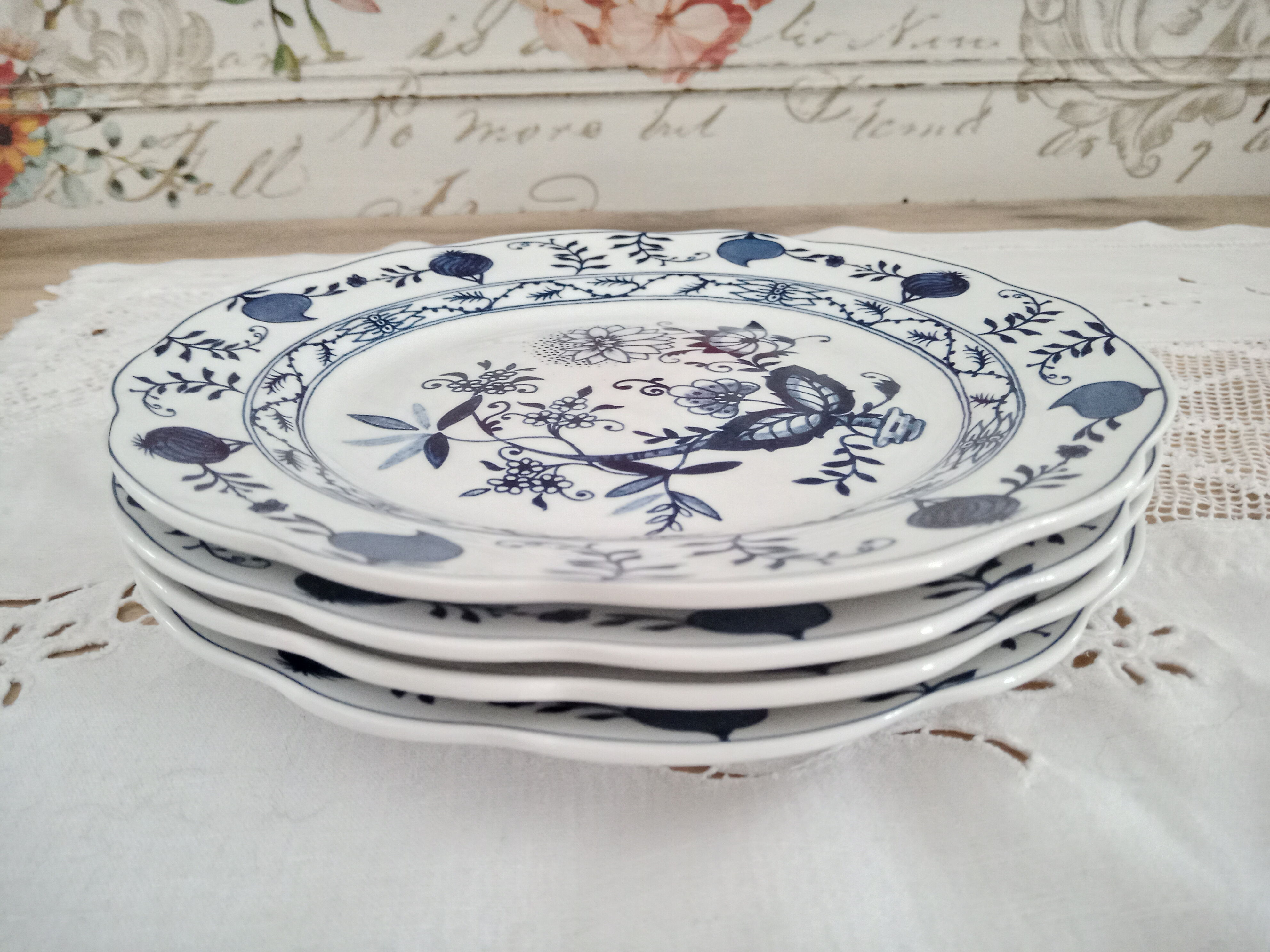 Set of 4 Royal Boch dessert plates in white earthenware floral décor roy blue