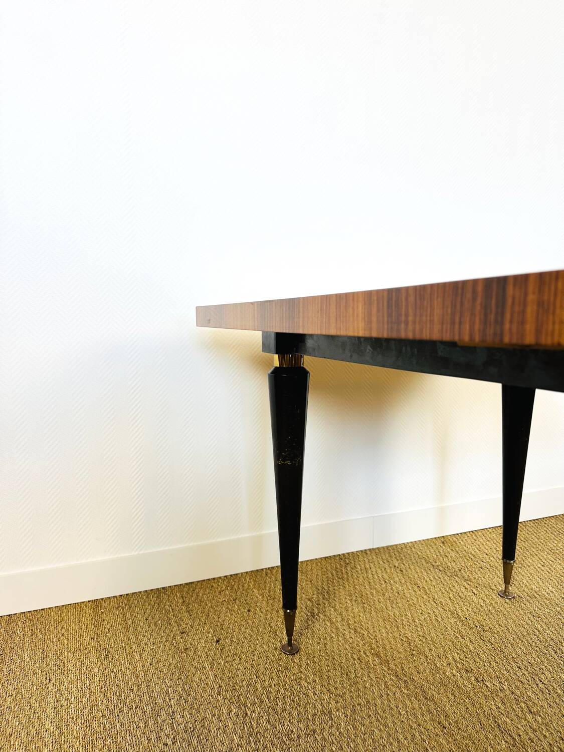 1960s Art Deco dining table varnished in rosewood.