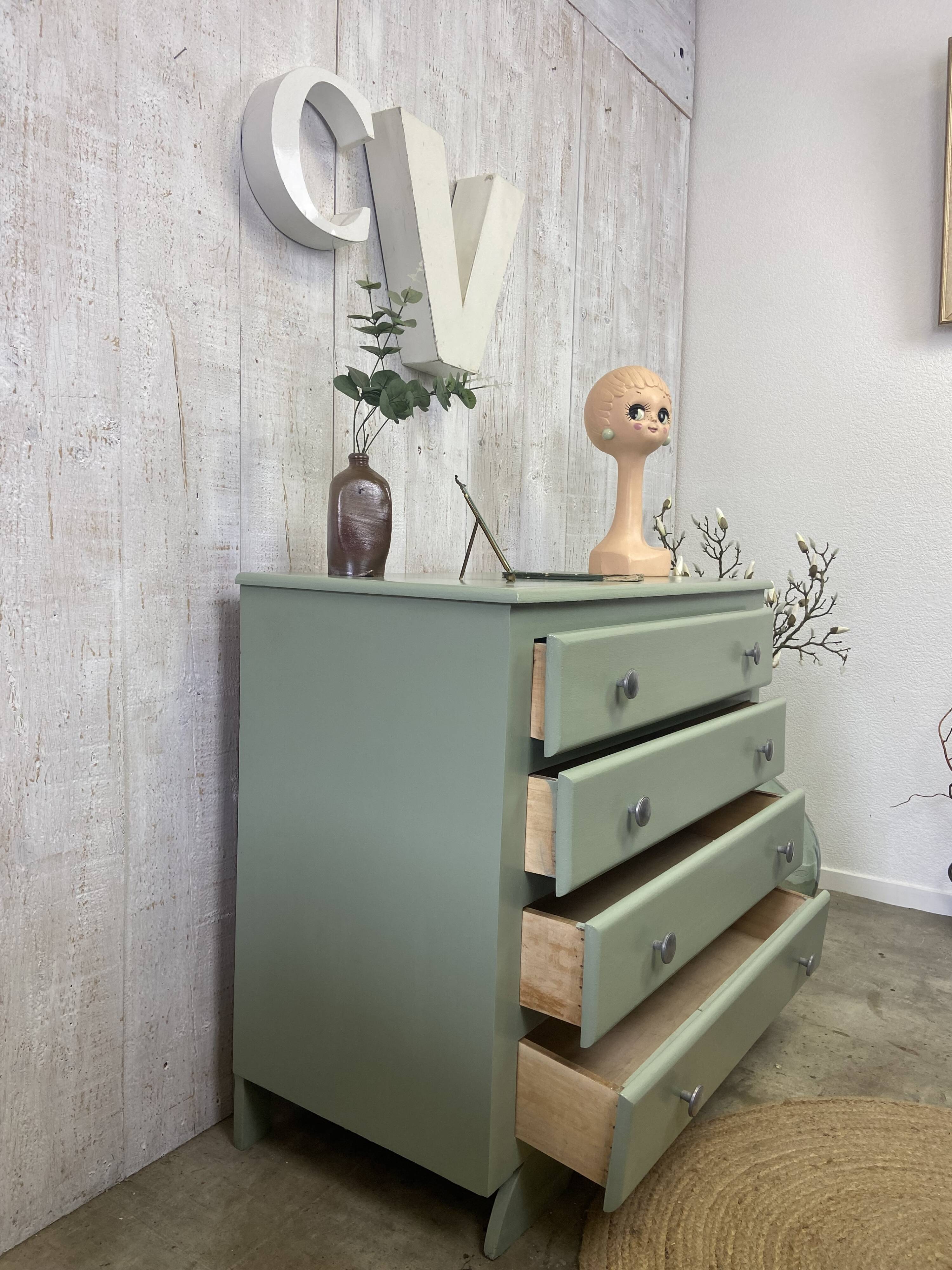 Vintage chest of drawers