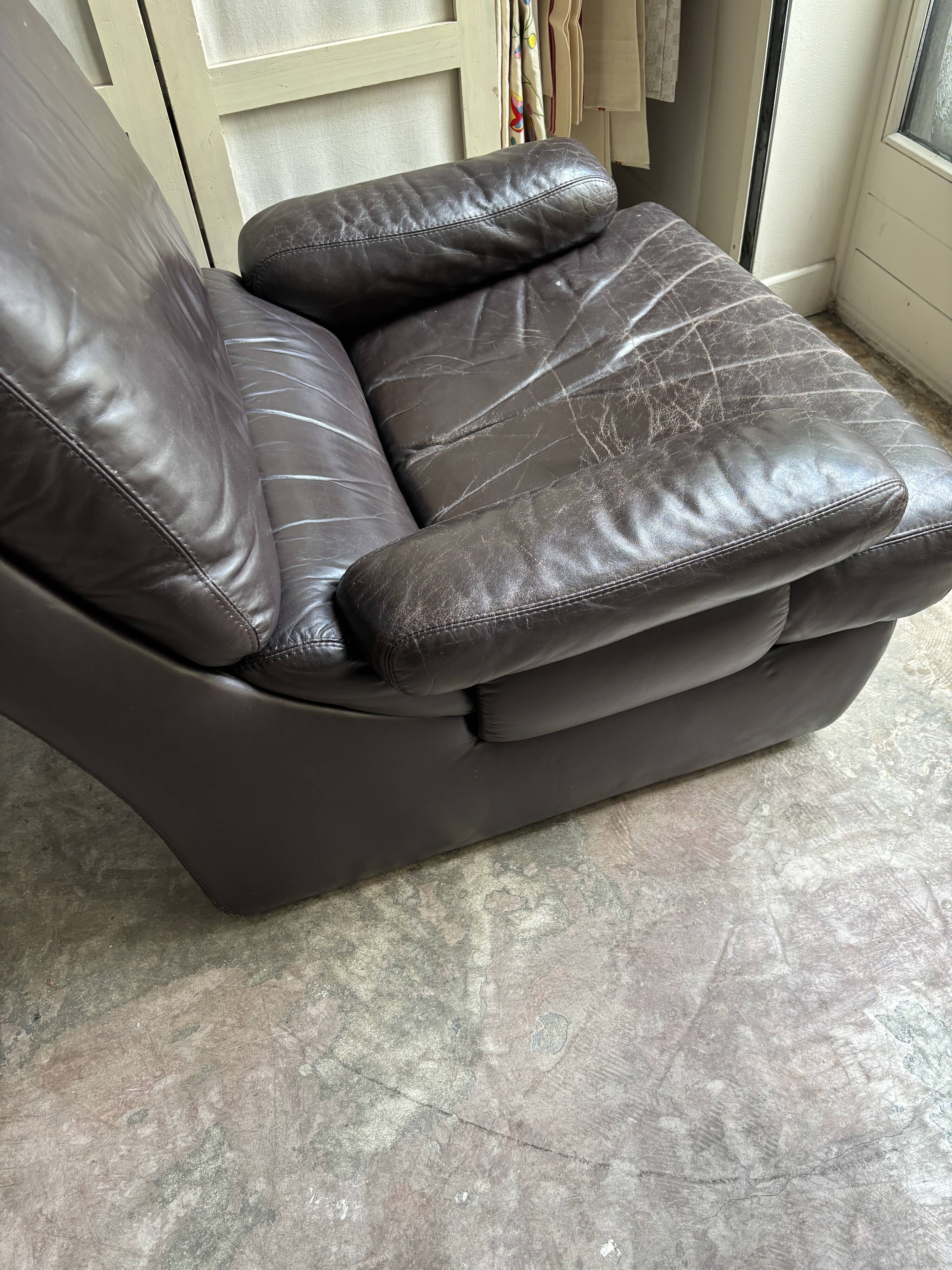 Fauteuil en cuir marron